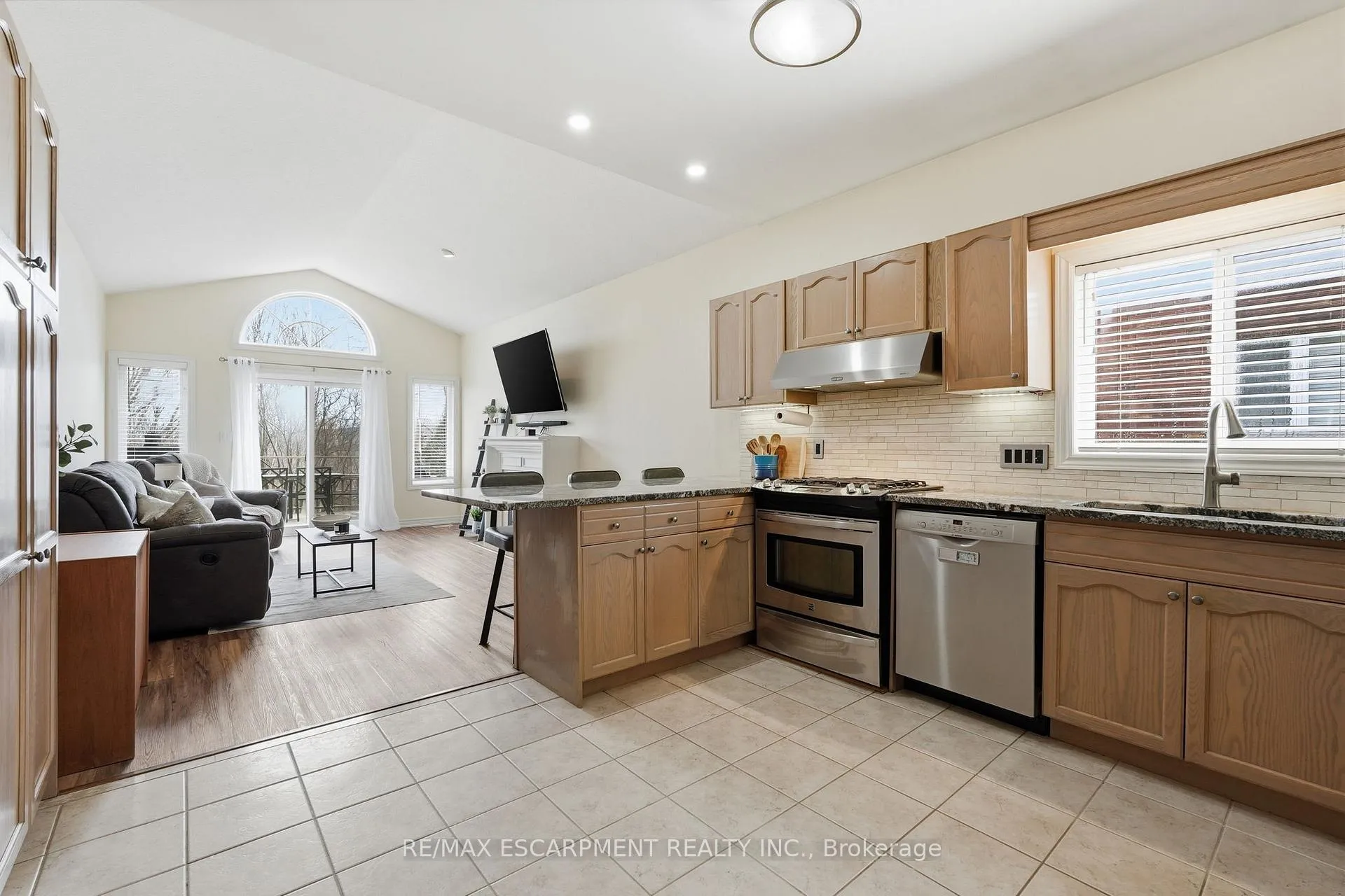 Photo 11 of 4055 Ashby Drive, Lincoln, Beamsville — HOMEH