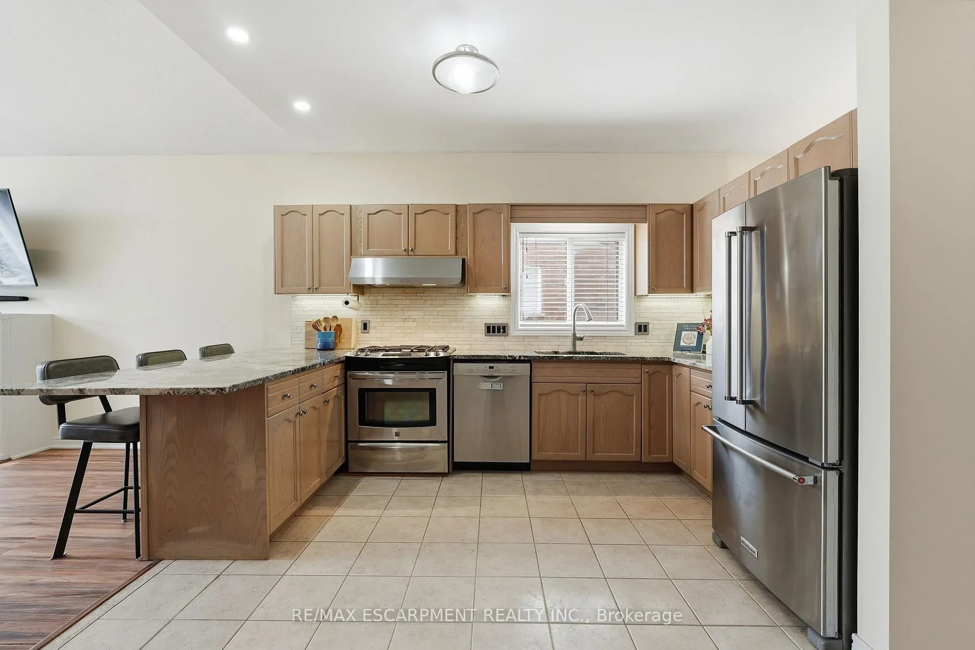Photo 12 of 4055 Ashby Drive, Lincoln, Beamsville — HOMEH