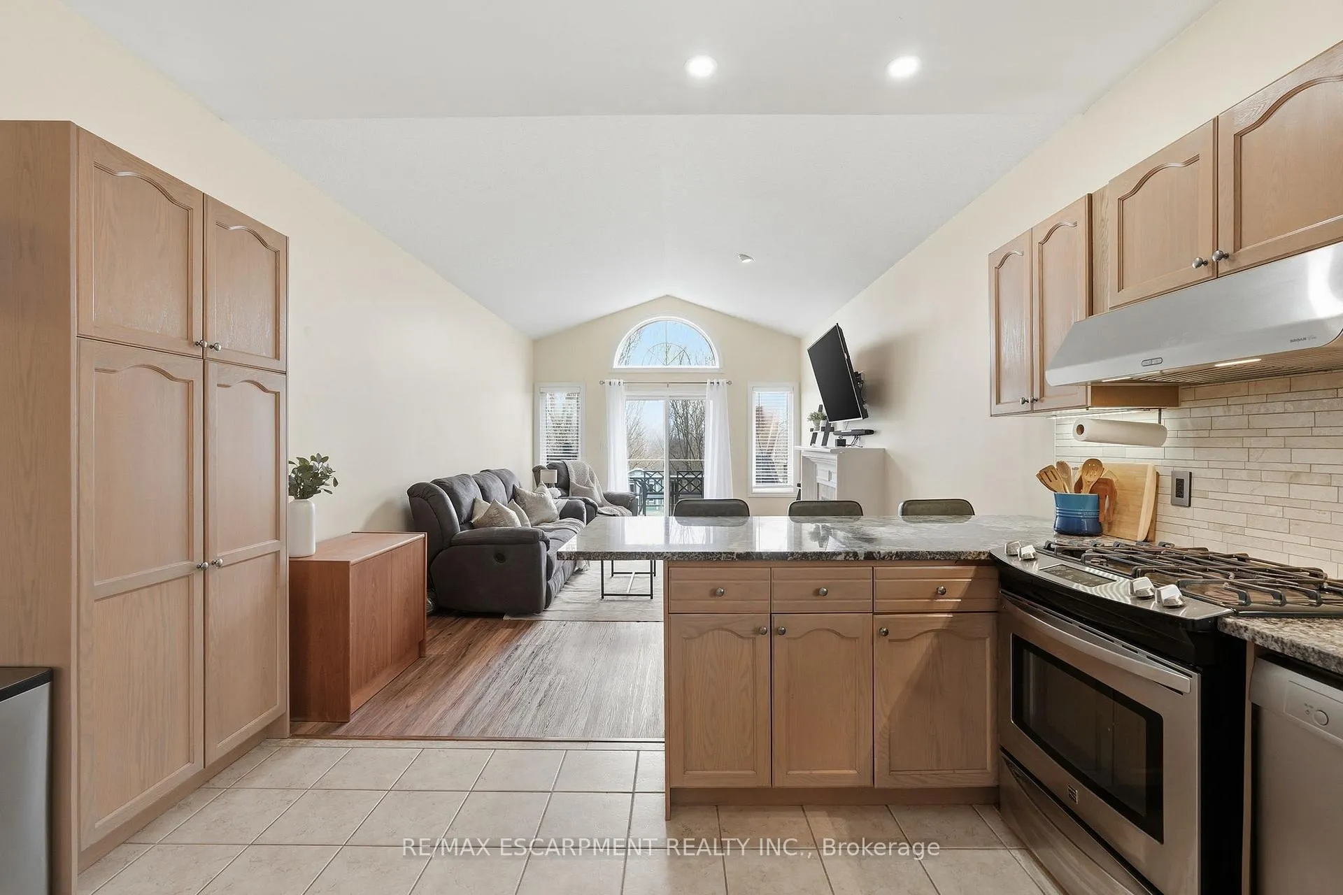 Photo 16 of 4055 Ashby Drive, Lincoln, Beamsville — HOMEH