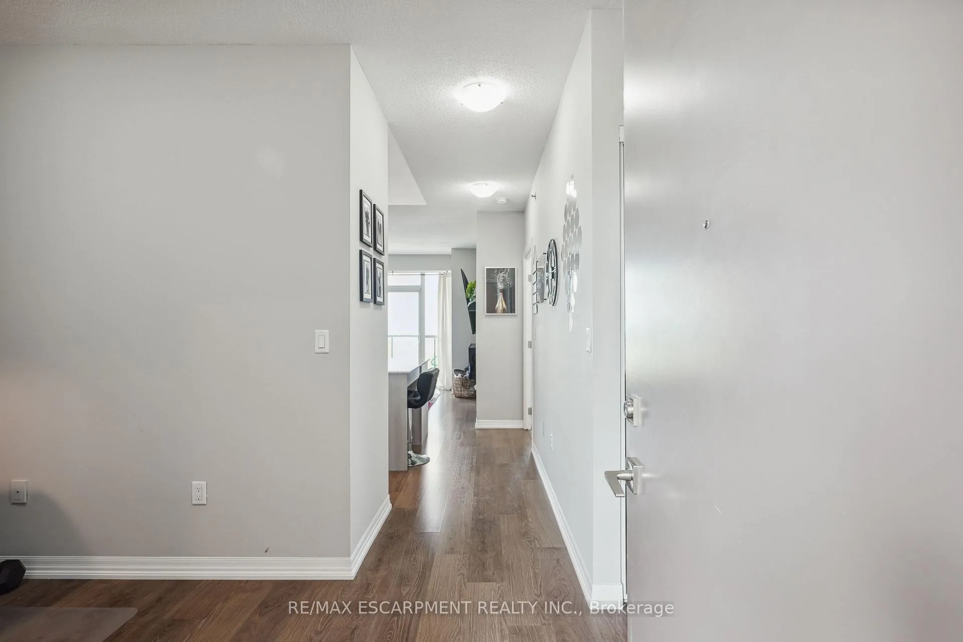 Photo 3 of Unit 709, 560 North Service Road, Grimsby, Grimsby Beach — HOMEH