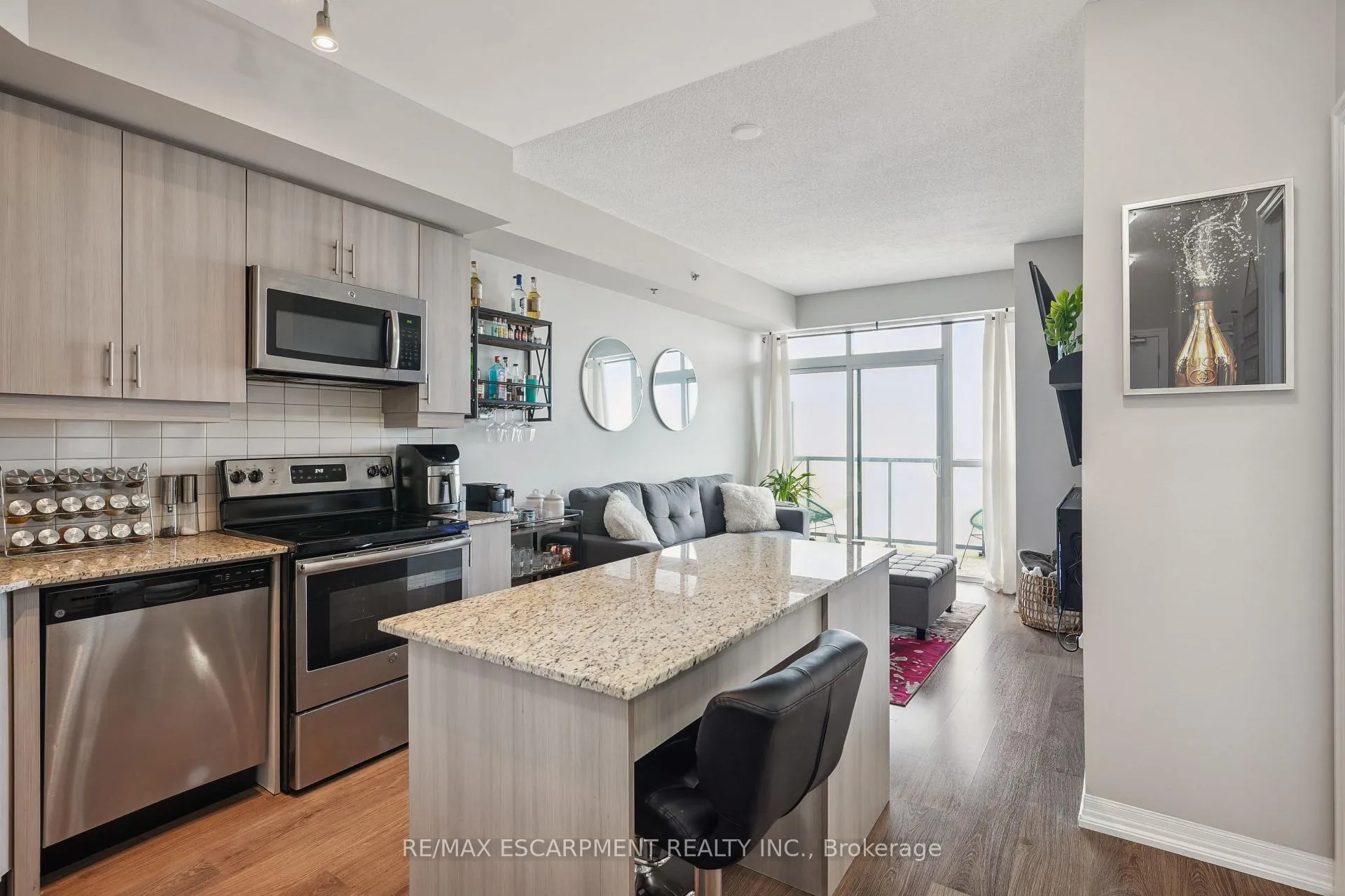 Photo 6 of Unit 709, 560 North Service Road, Grimsby, Grimsby Beach — HOMEH