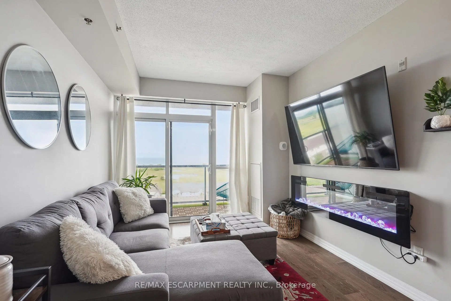 Photo 10 of Unit 709, 560 North Service Road, Grimsby, Grimsby Beach — HOMEH