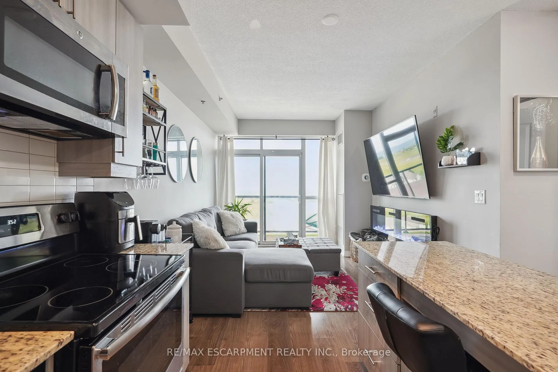 Photo 11 of Unit 709, 560 North Service Road, Grimsby, Grimsby Beach — HOMEH