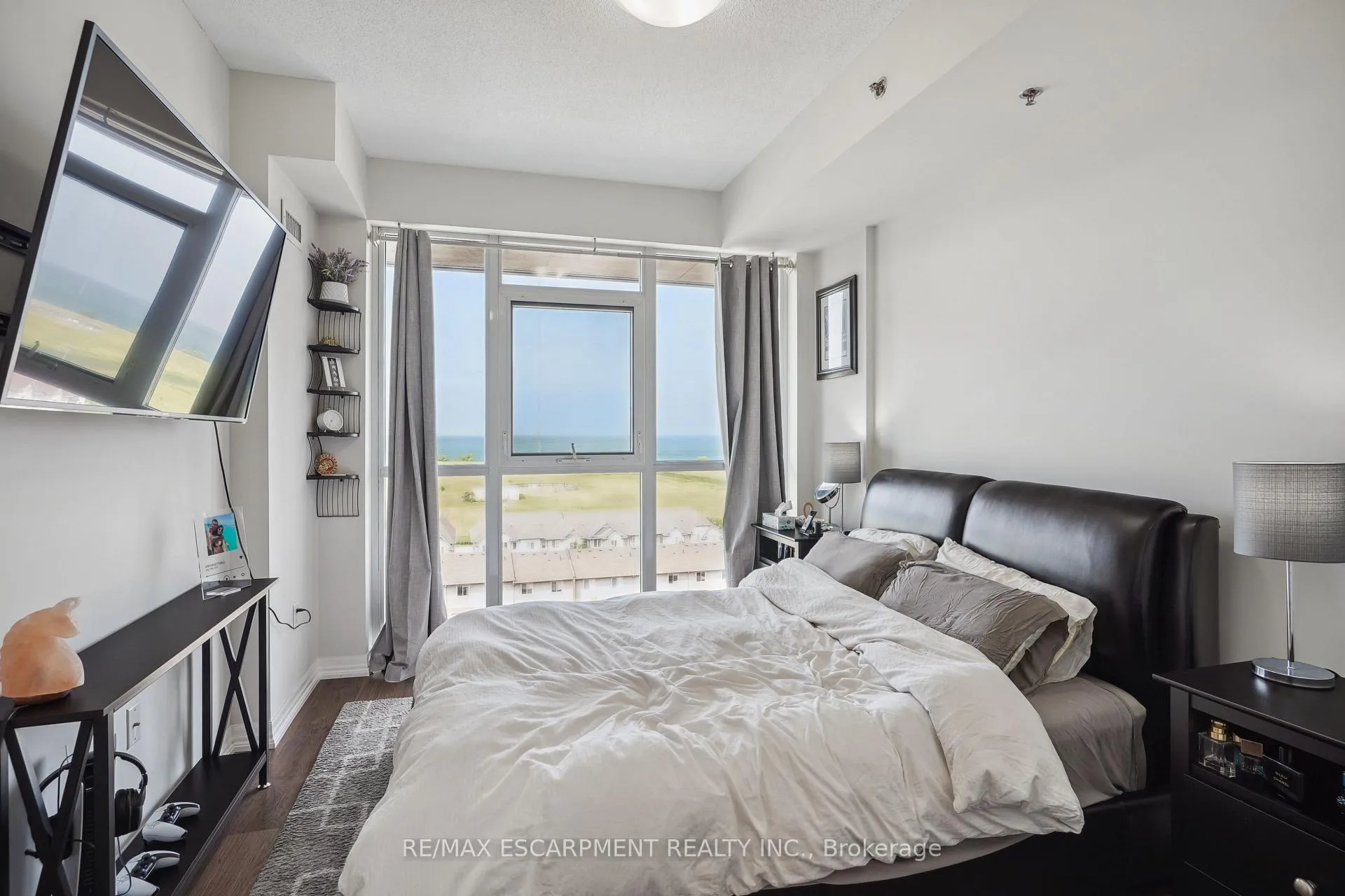 Photo 12 of Unit 709, 560 North Service Road, Grimsby, Grimsby Beach — HOMEH