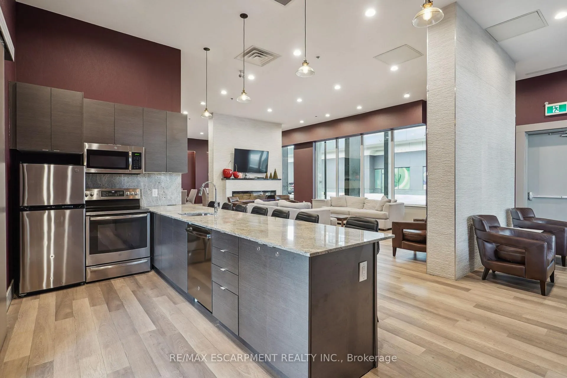 Photo 24 of Unit 709, 560 North Service Road, Grimsby, Grimsby Beach — HOMEH