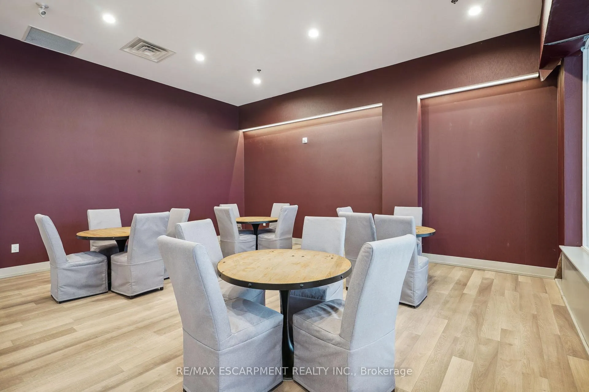 Photo 26 of Unit 709, 560 North Service Road, Grimsby, Grimsby Beach — HOMEH