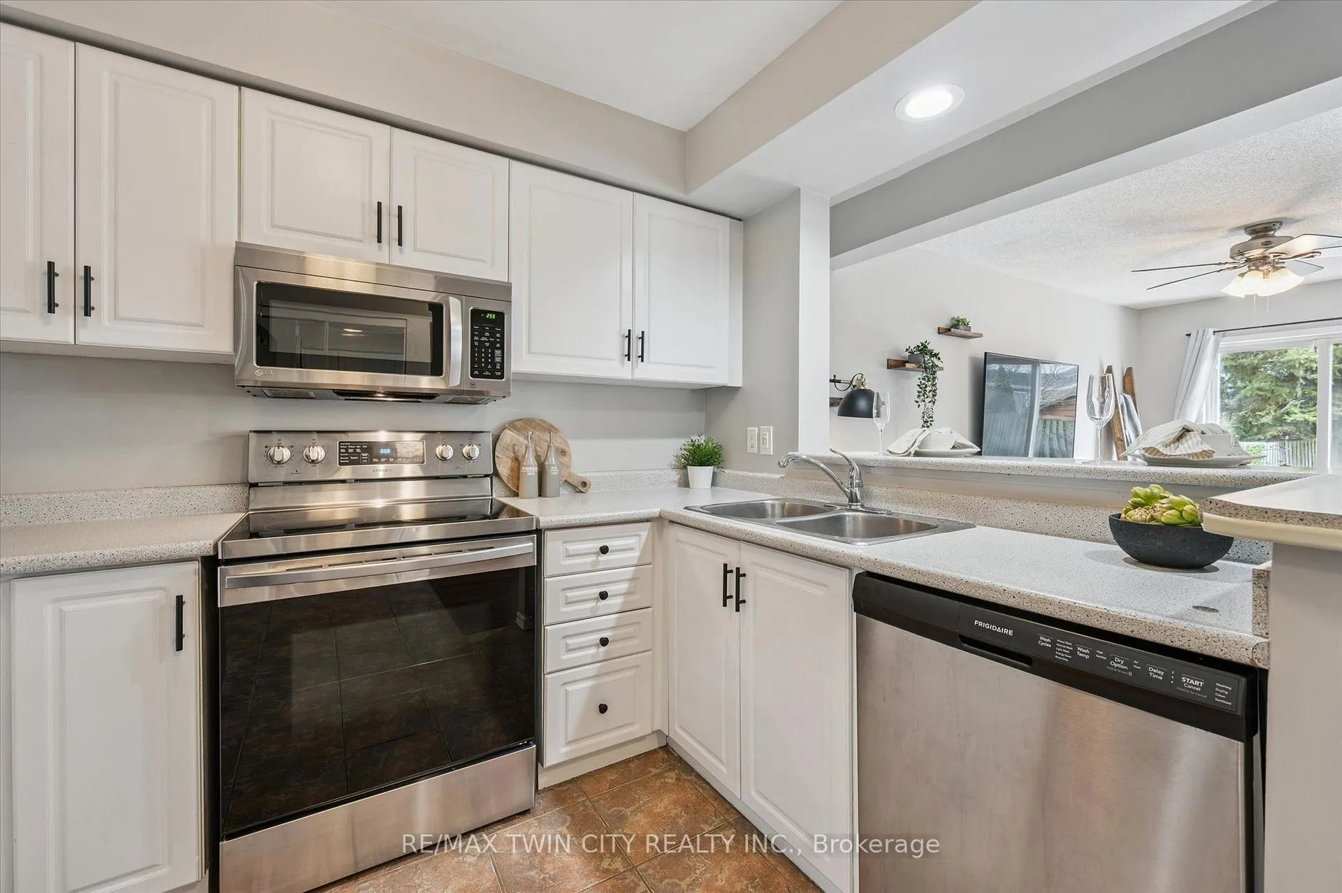 Photo 13 of 51 Elma Place, Cambridge, Hespeler Village — HOMEH