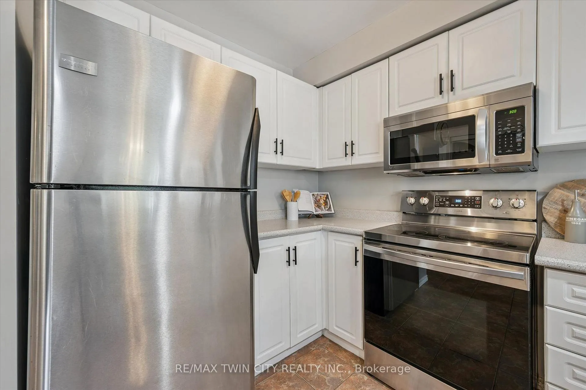 Photo 14 of 51 Elma Place, Cambridge, Hespeler Village — HOMEH