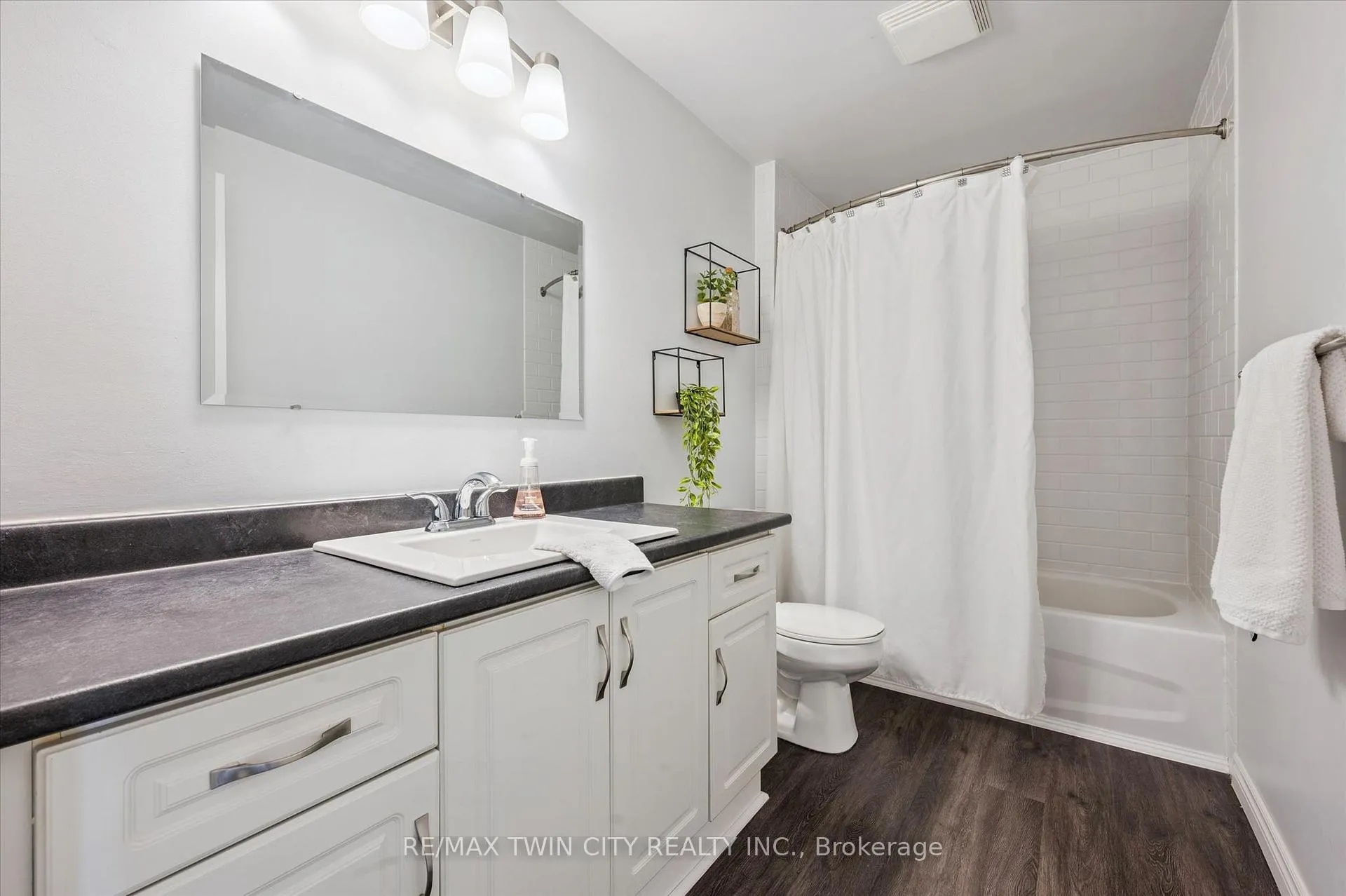 Photo 24 of 51 Elma Place, Cambridge, Hespeler Village — HOMEH
