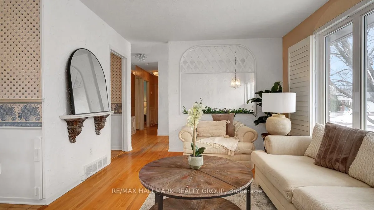 Photo 10 of 2185 Bickerton Avenue, Ottawa, Beacon Hill North — HOMEH