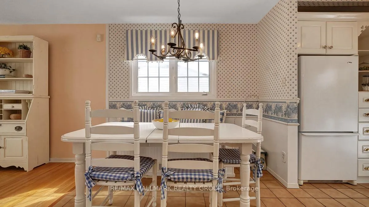 Photo 11 of 2185 Bickerton Avenue, Ottawa, Beacon Hill North — HOMEH