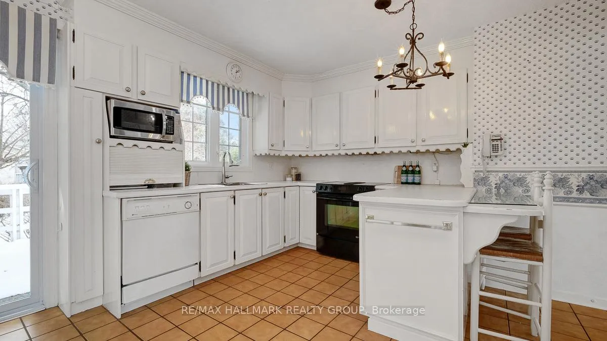 Photo 18 of 2185 Bickerton Avenue, Ottawa, Beacon Hill North — HOMEH
