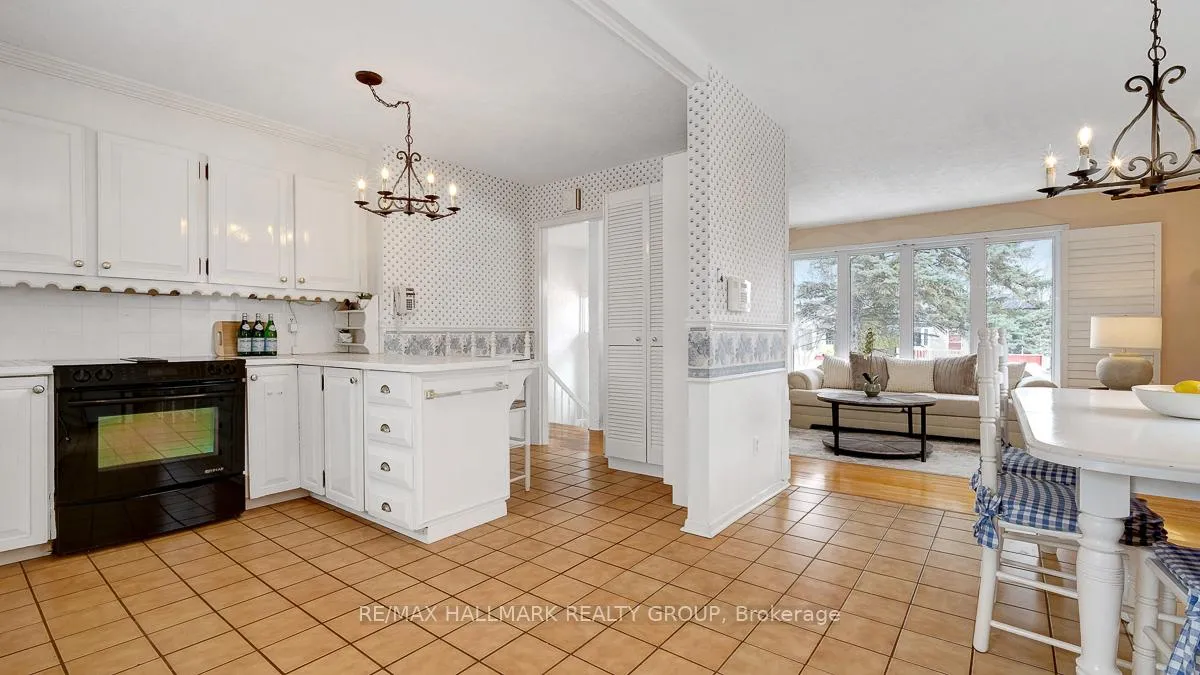 Photo 19 of 2185 Bickerton Avenue, Ottawa, Beacon Hill North — HOMEH