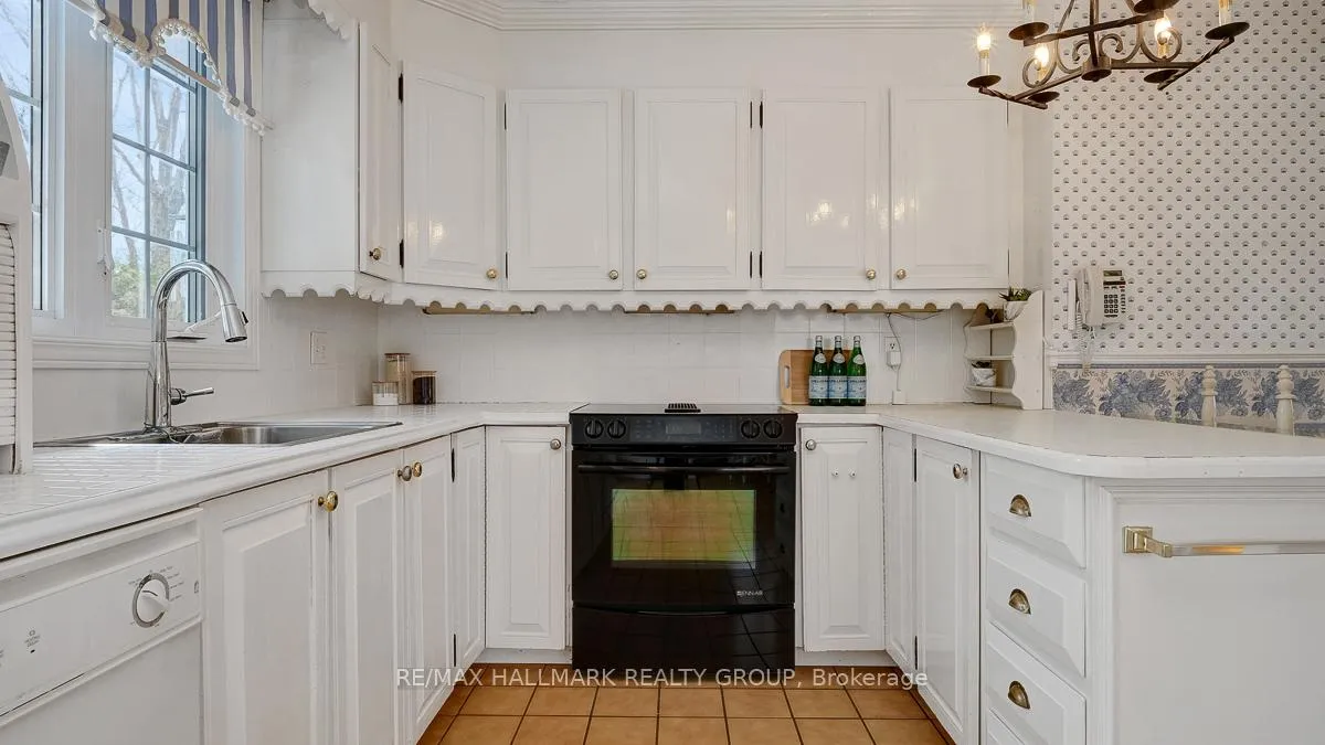 Photo 20 of 2185 Bickerton Avenue, Ottawa, Beacon Hill North — HOMEH