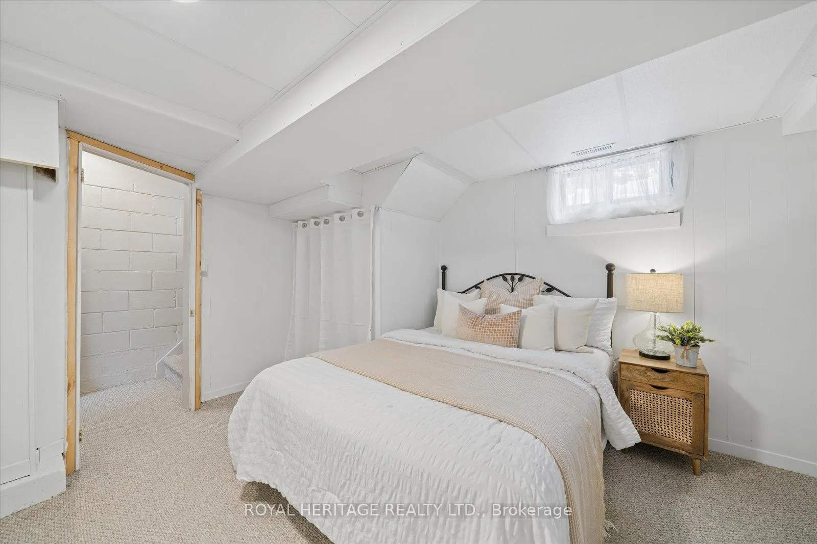 Photo 24 of 55 Garside Avenue, Whitby, Brooklin — HOMEH