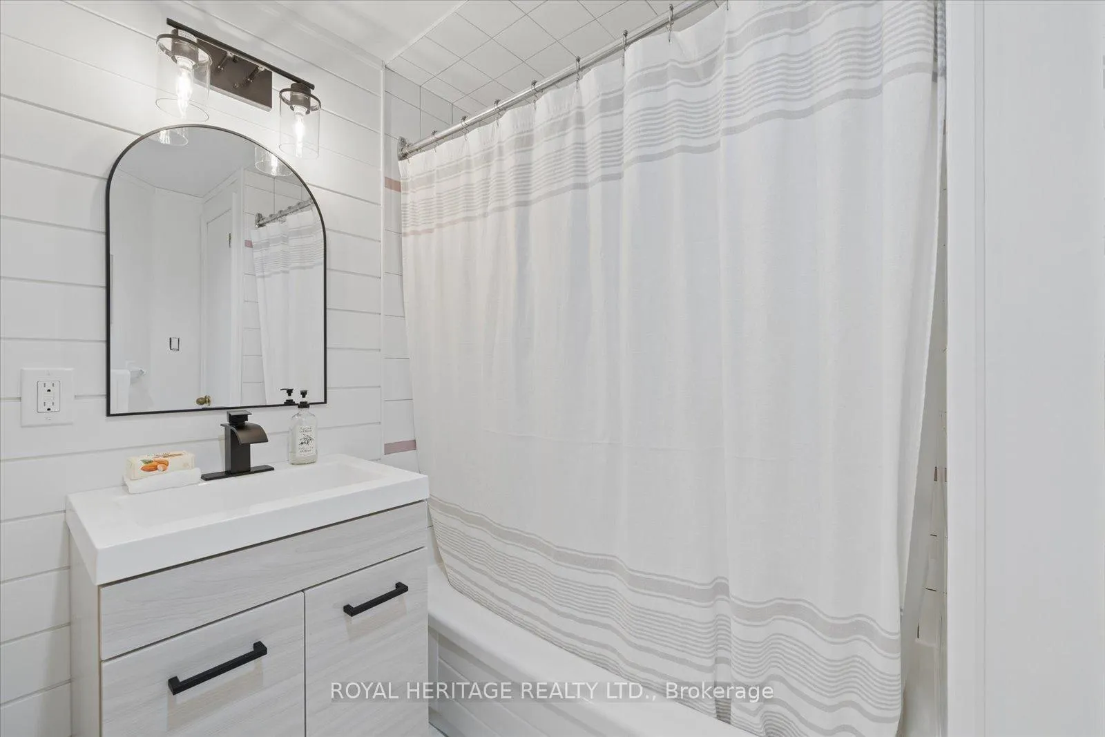 Photo 31 of 55 Garside Avenue, Whitby, Brooklin — HOMEH