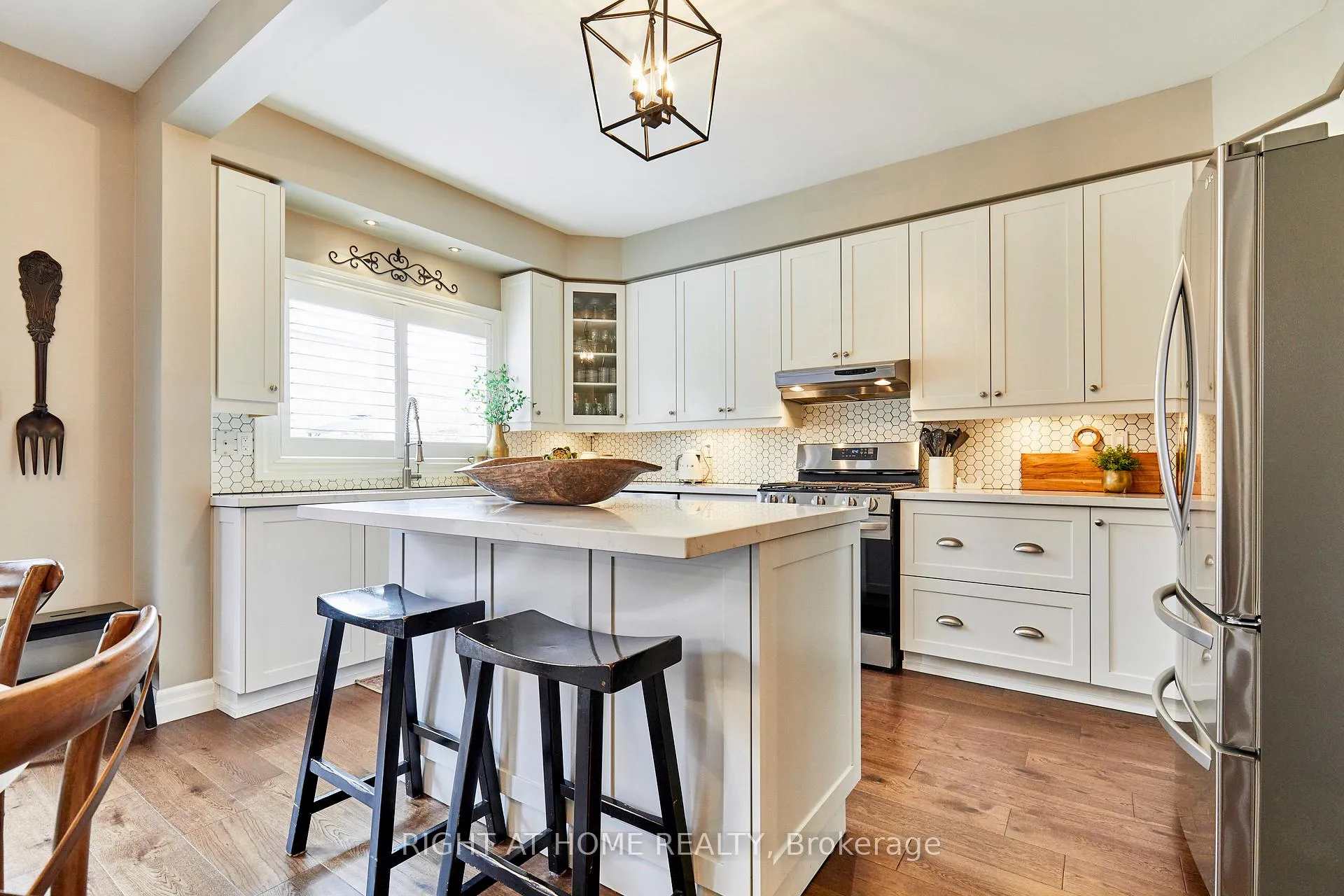 Photo 11 of 9 Artesian Drive, Whitby, Williamsburg — HOMEH