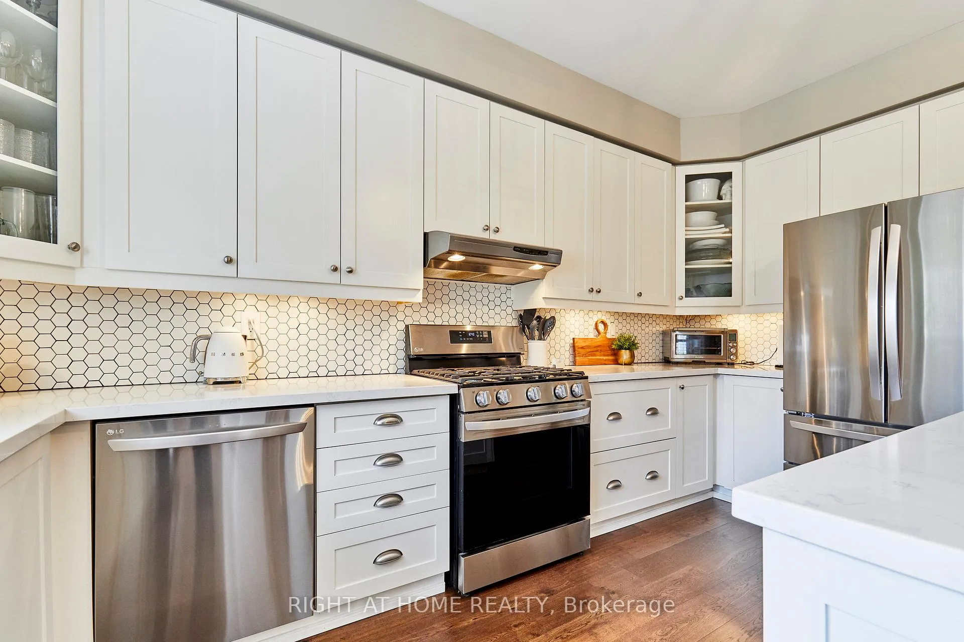Photo 12 of 9 Artesian Drive, Whitby, Williamsburg — HOMEH