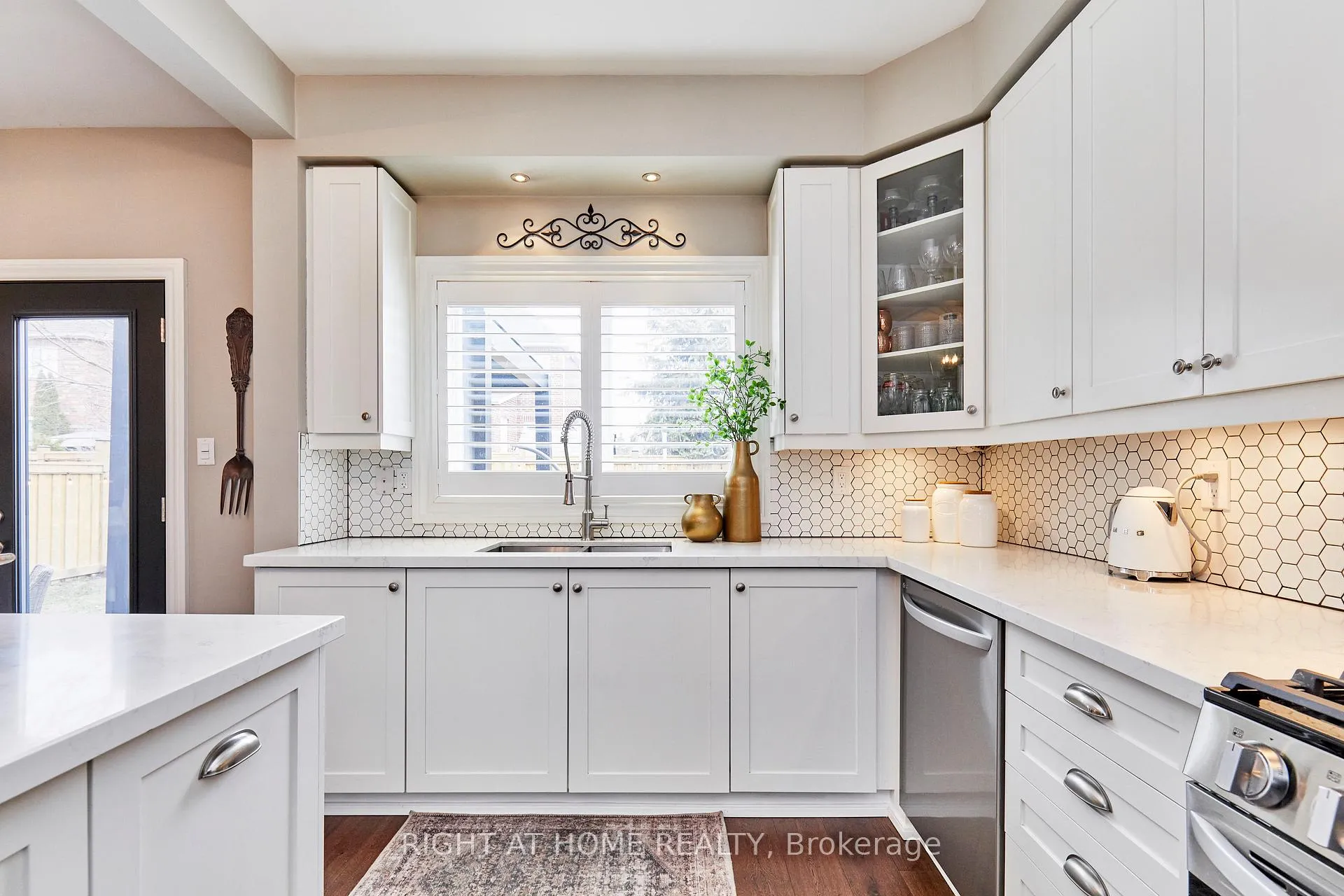 Photo 13 of 9 Artesian Drive, Whitby, Williamsburg — HOMEH
