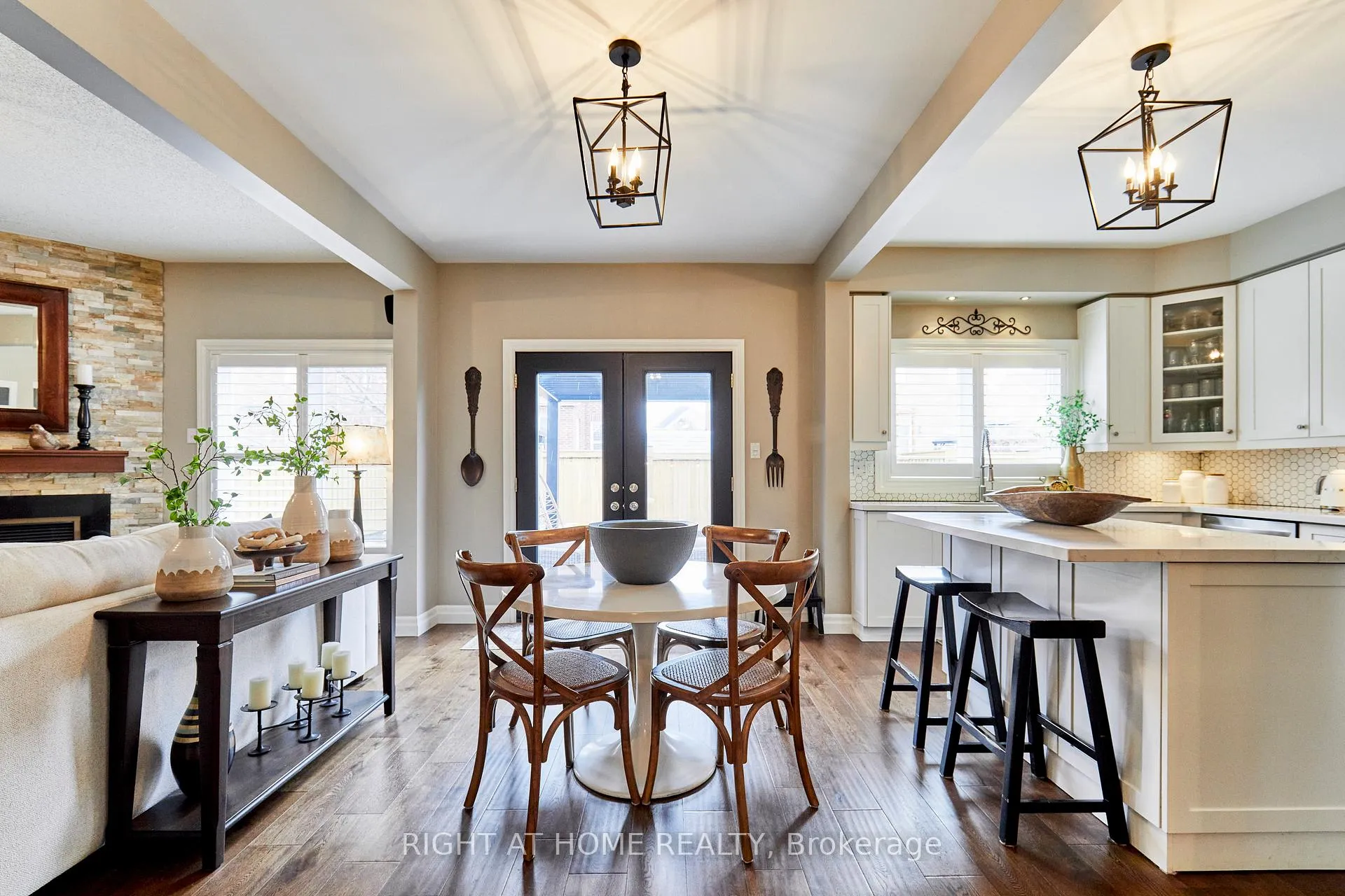 Photo 14 of 9 Artesian Drive, Whitby, Williamsburg — HOMEH
