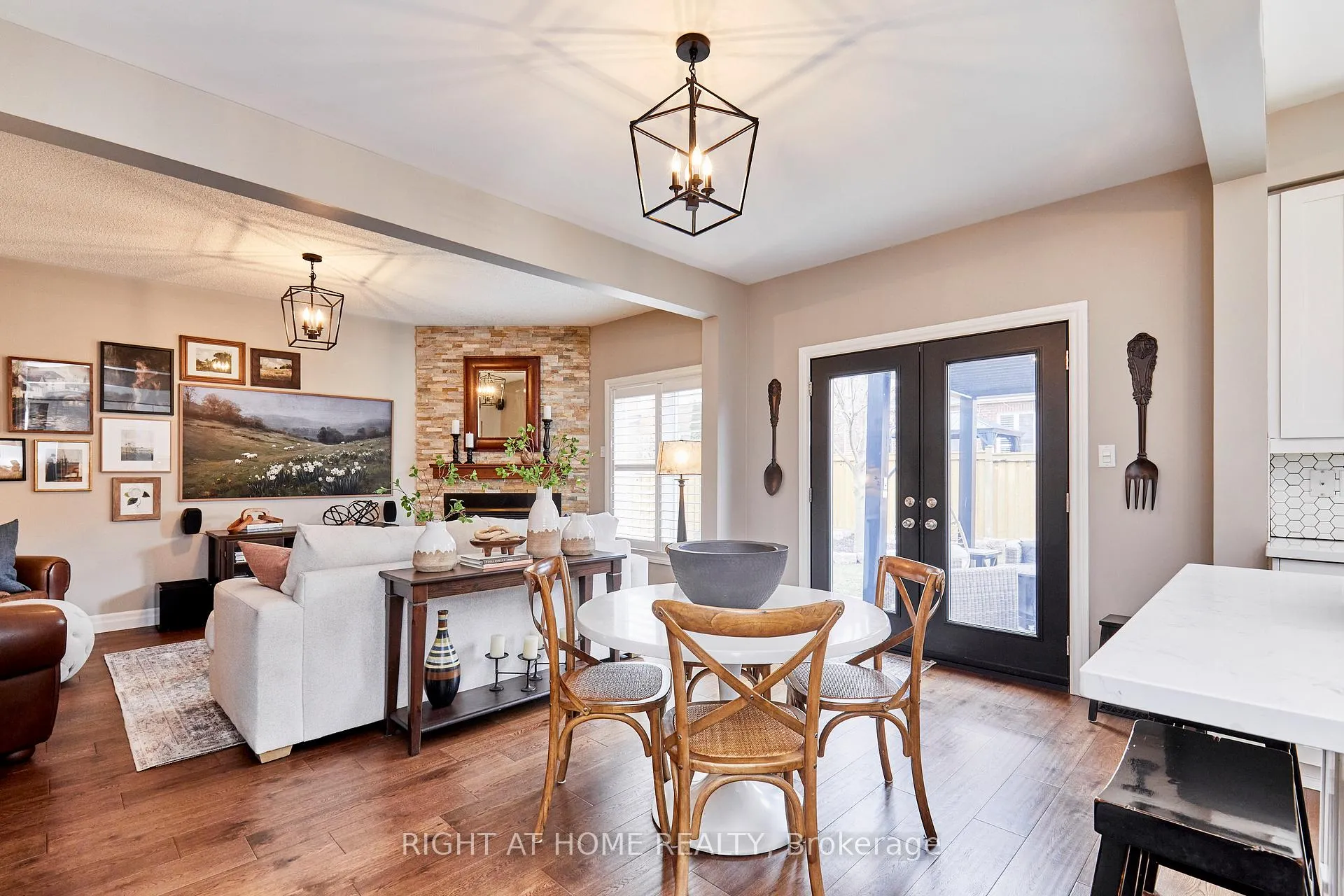 Photo 15 of 9 Artesian Drive, Whitby, Williamsburg — HOMEH