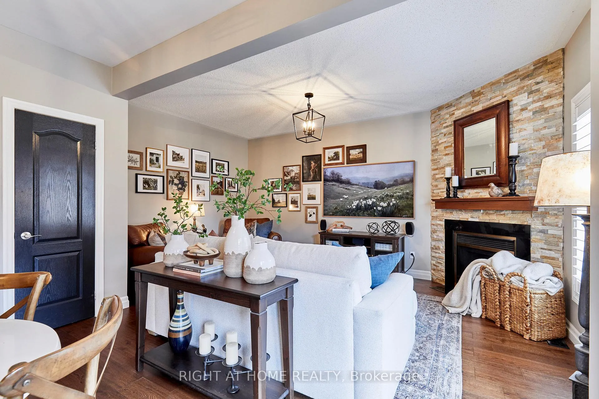 Photo 17 of 9 Artesian Drive, Whitby, Williamsburg — HOMEH