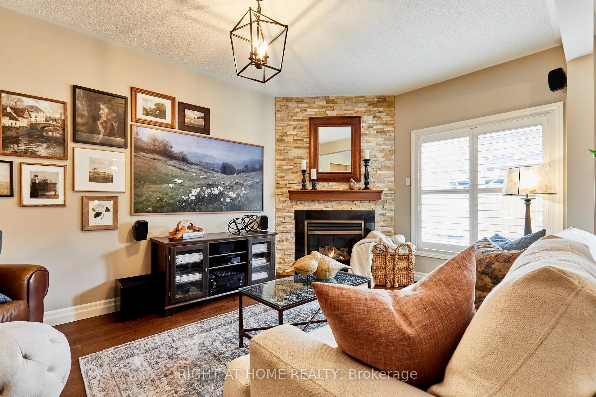 Photo 18 of 9 Artesian Drive, Whitby, Williamsburg — HOMEH