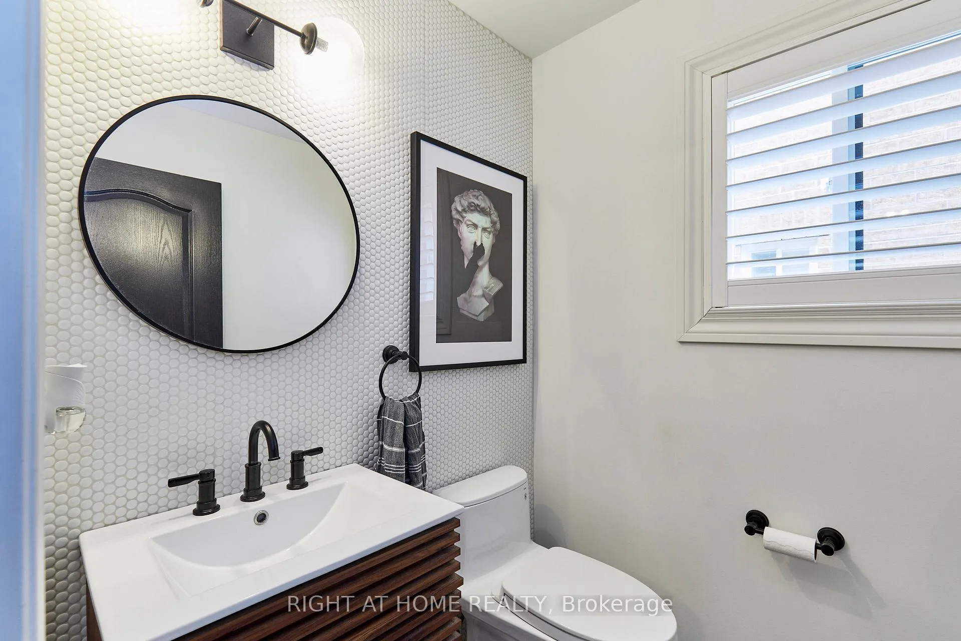 Photo 25 of 9 Artesian Drive, Whitby, Williamsburg — HOMEH