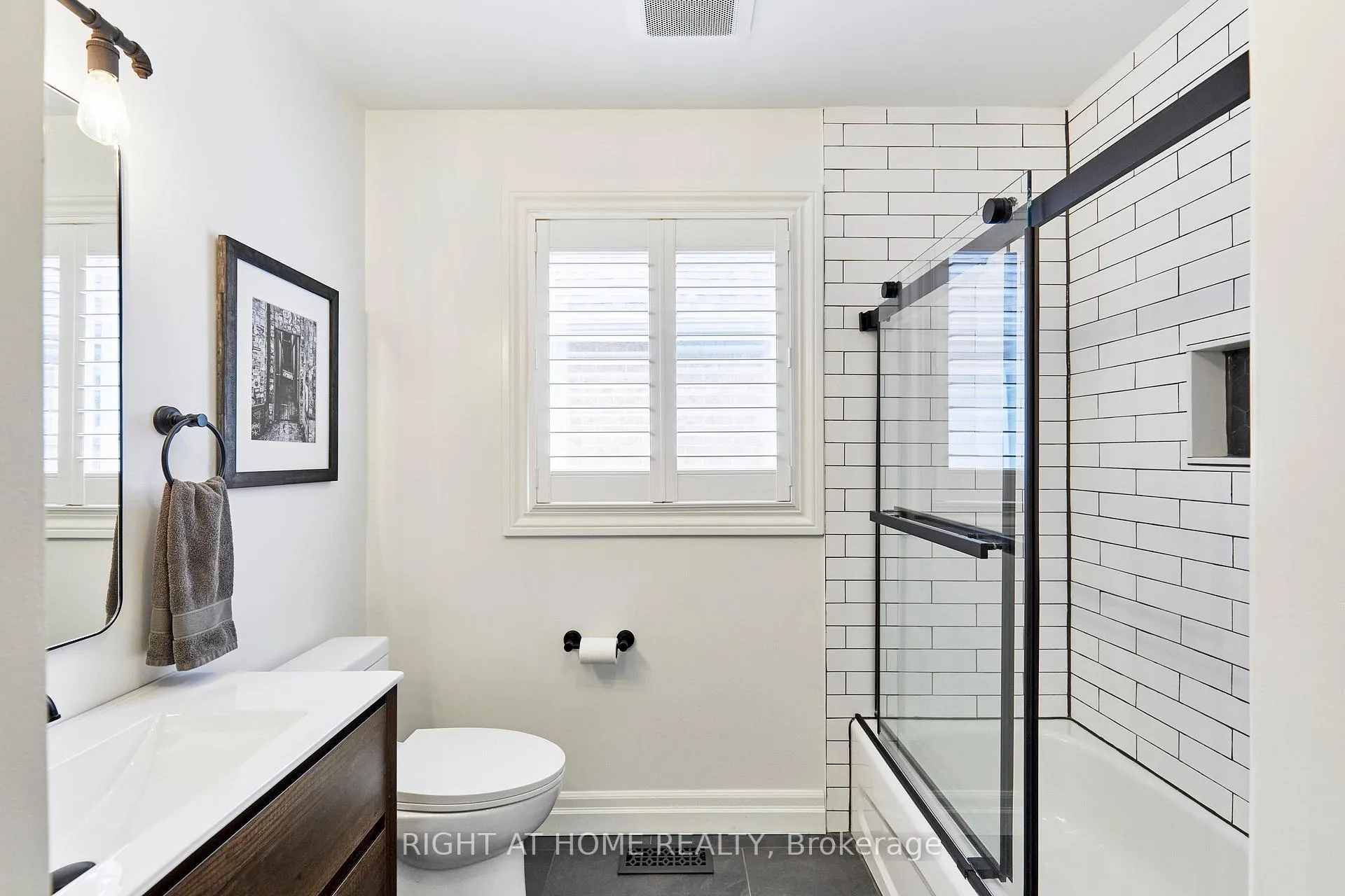 Photo 38 of 9 Artesian Drive, Whitby, Williamsburg — HOMEH