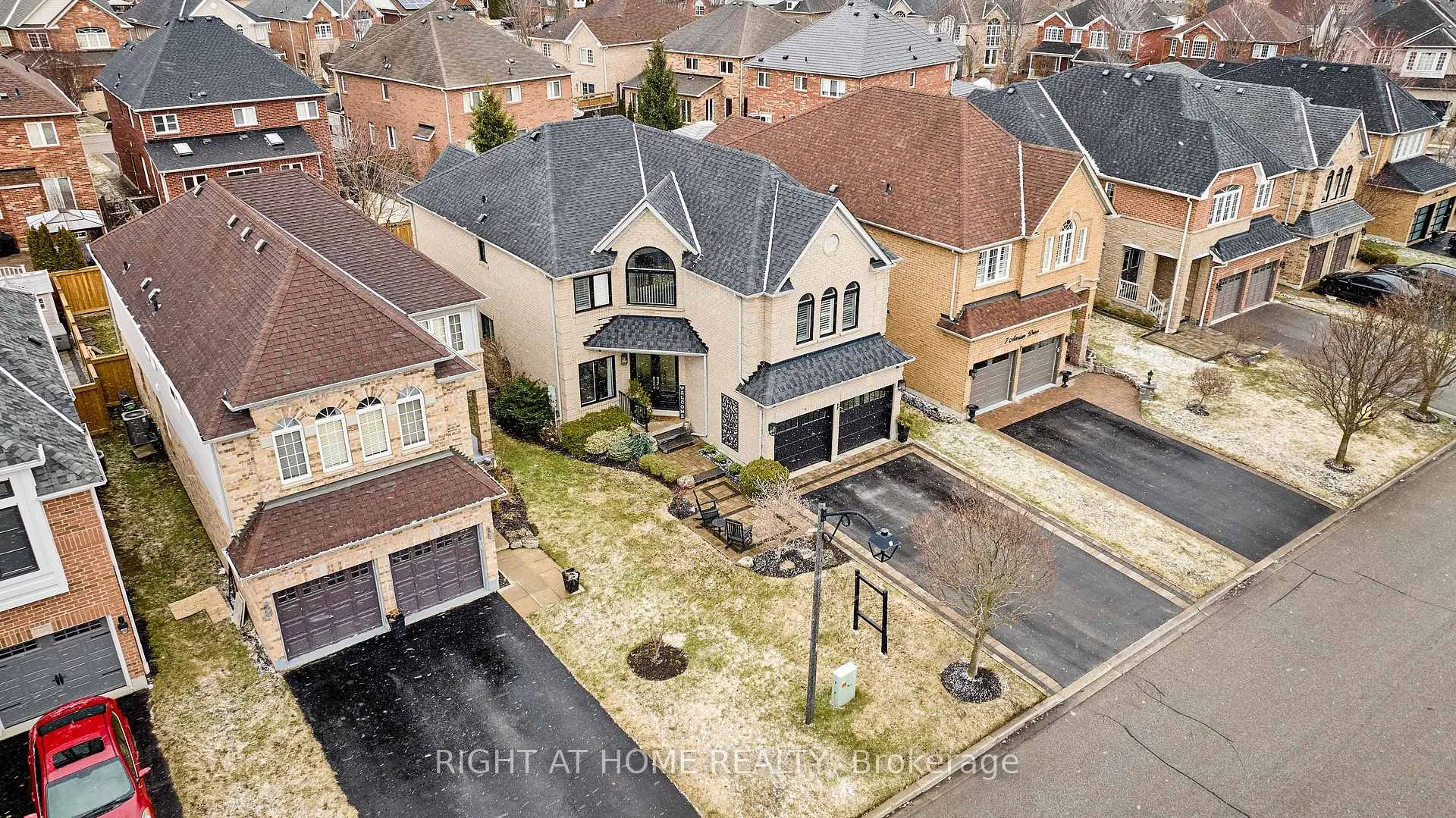 Photo 45 of 9 Artesian Drive, Whitby, Williamsburg — HOMEH