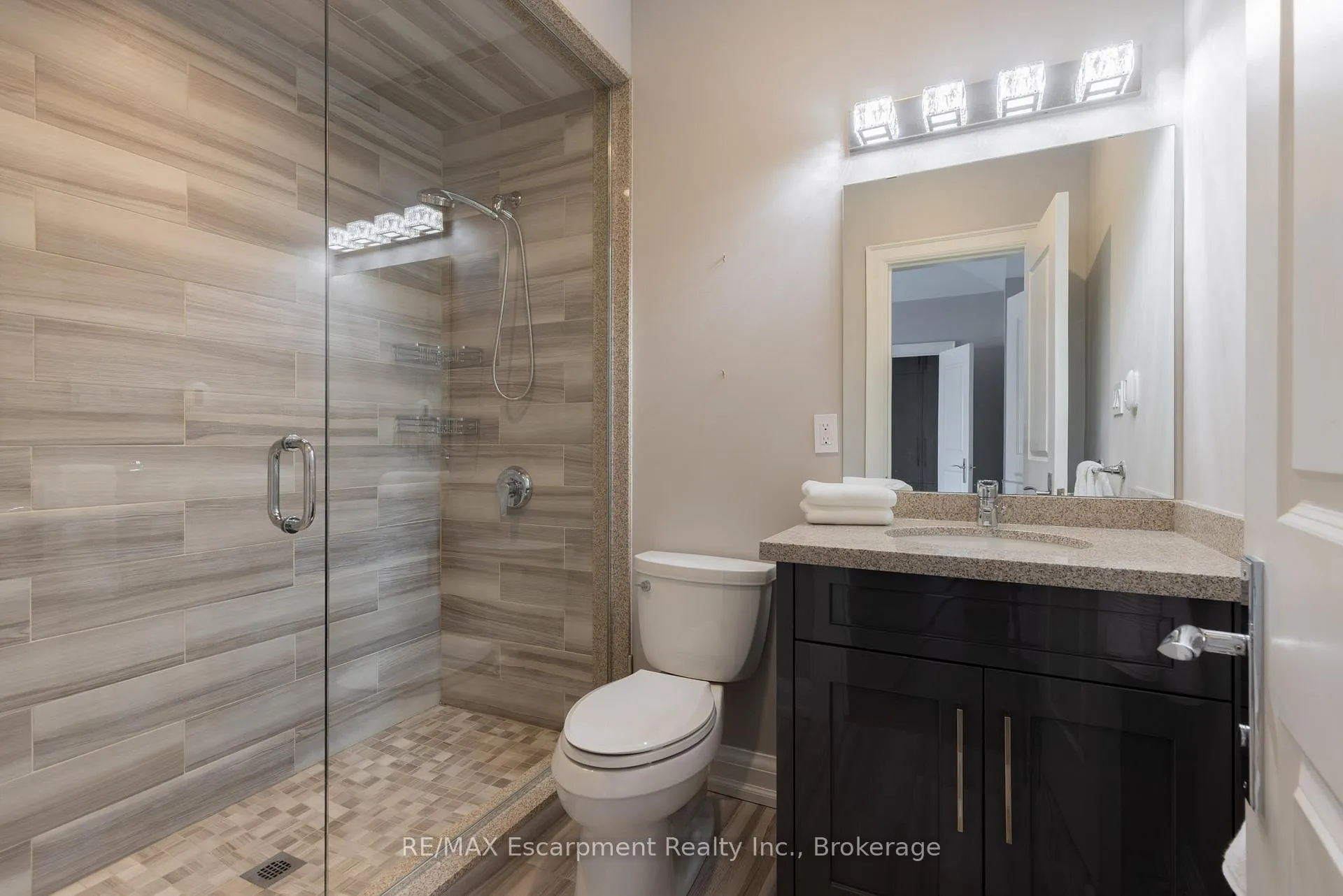 Photo 32 of 15 Lambert Common, Oakville, Southwest — HOMEH