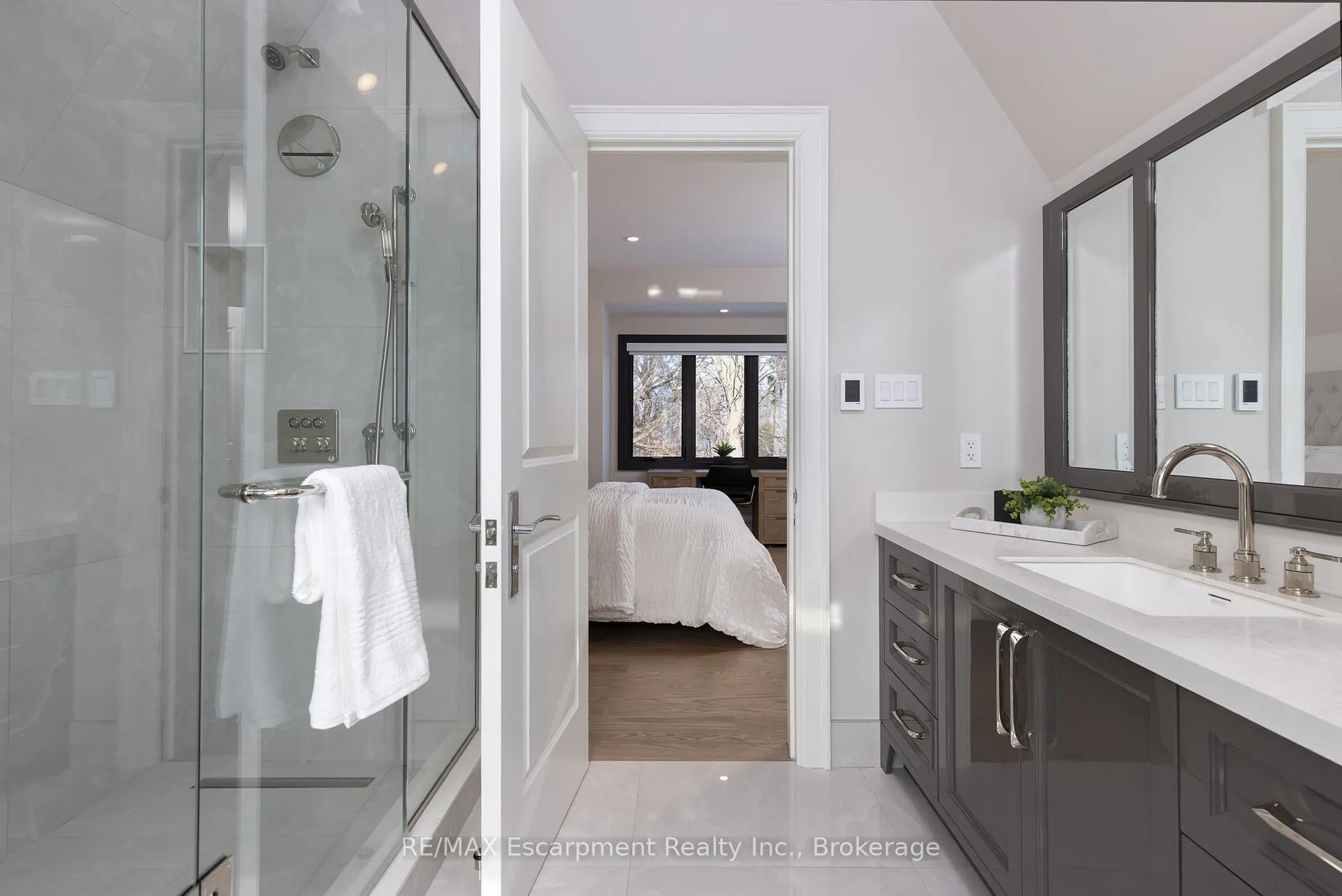 Photo 37 of 15 Lambert Common, Oakville, Southwest — HOMEH