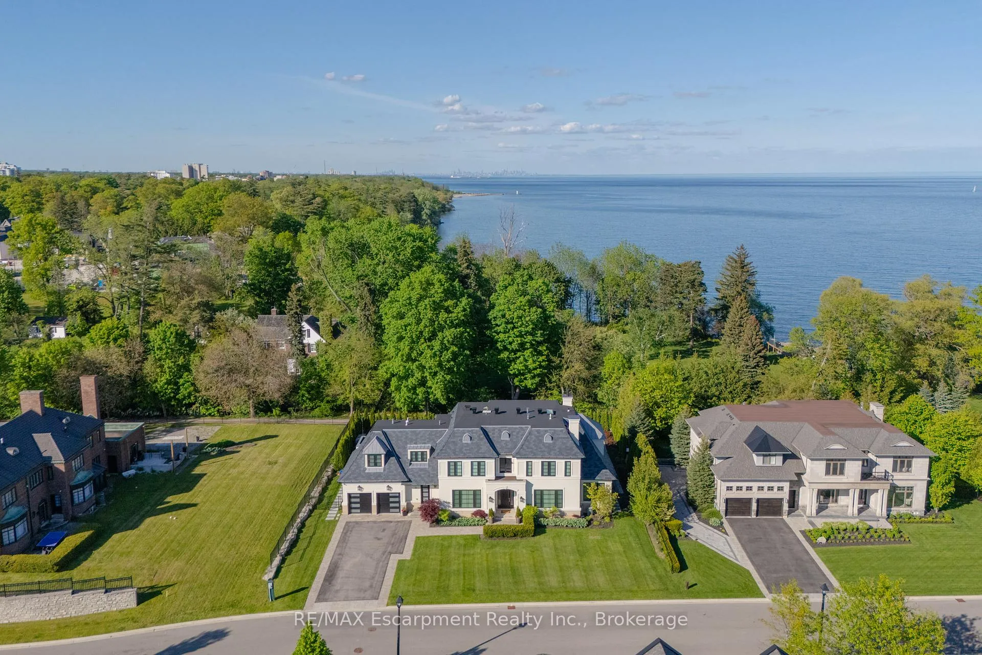 Photo 3 of 15 Lambert Common, Oakville, Southwest — HOMEH