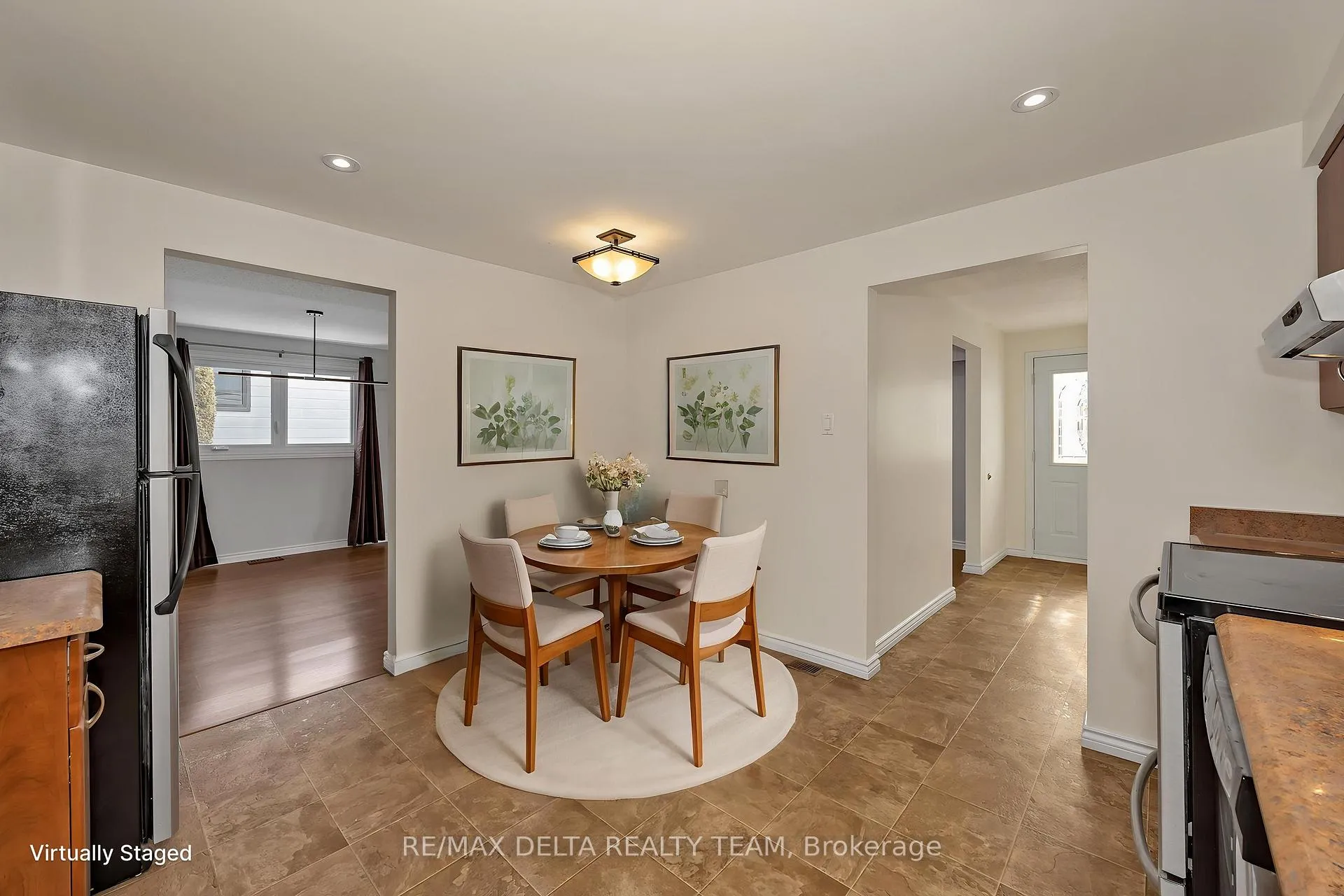 Photo 12 of 22 Red Maple Crescent, Ottawa, Blackburn Hamlet — HOMEH