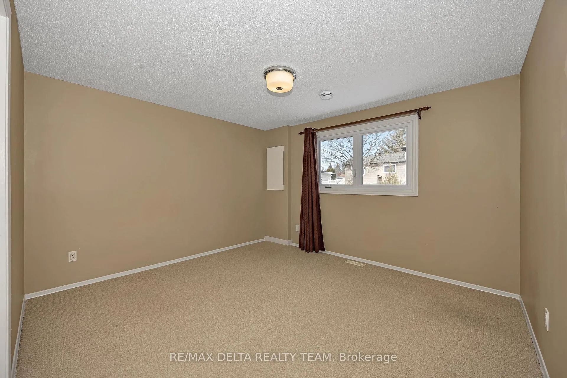 Photo 20 of 22 Red Maple Crescent, Ottawa, Blackburn Hamlet — HOMEH