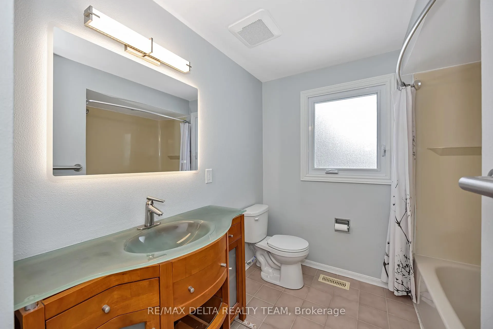 Photo 21 of 22 Red Maple Crescent, Ottawa, Blackburn Hamlet — HOMEH