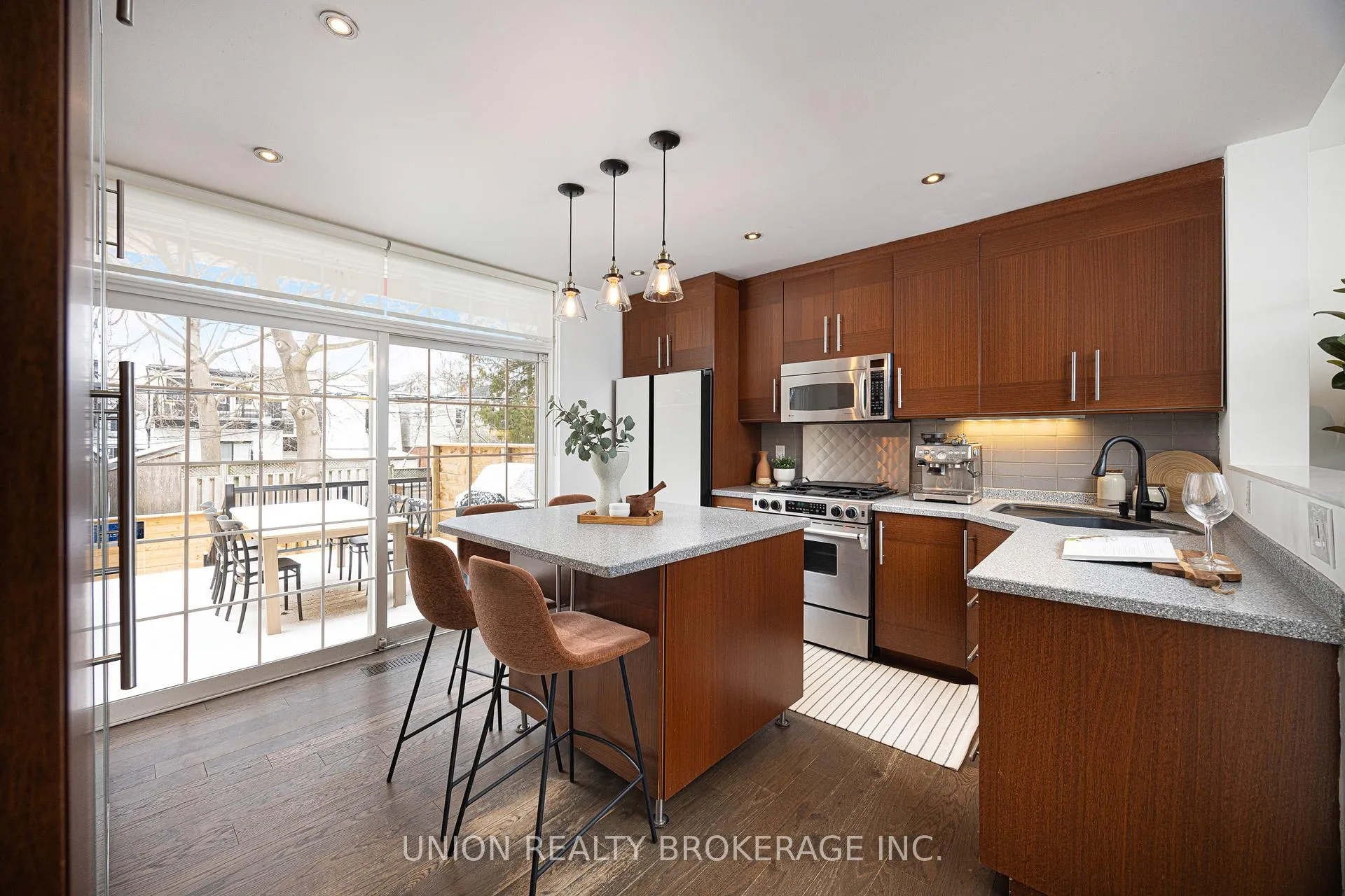 Photo 5 of 246 Lee Avenue, Toronto, The Beaches — HOMEH