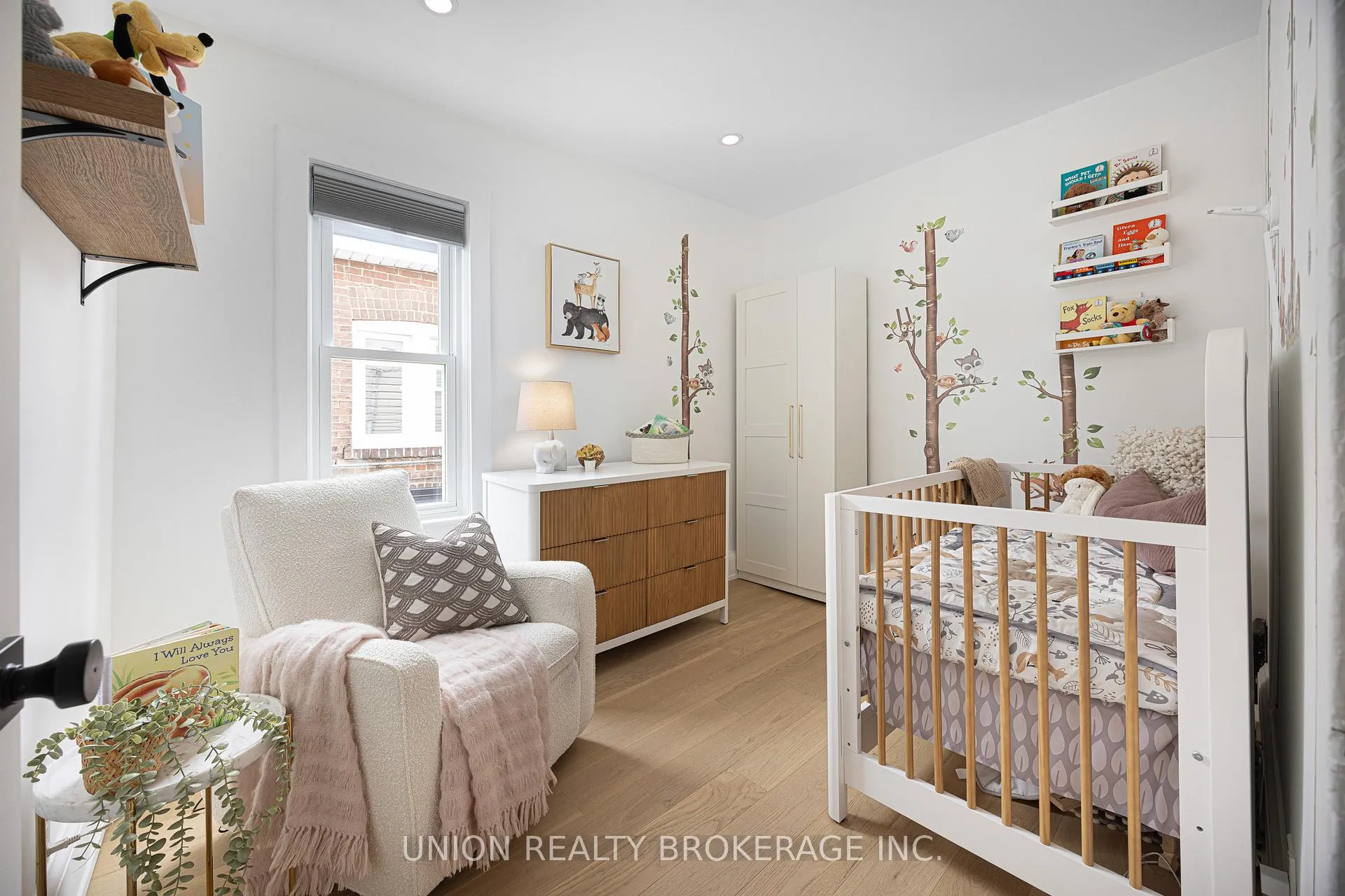 Photo 12 of 246 Lee Avenue, Toronto, The Beaches — HOMEH