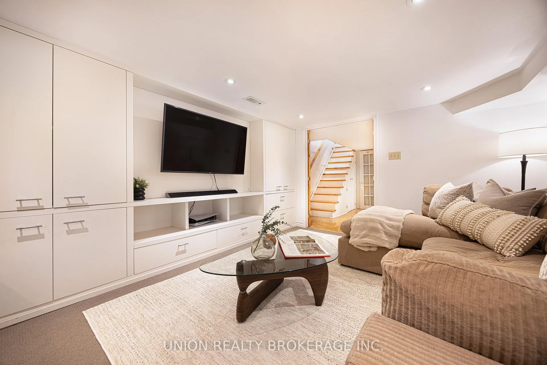 Photo 16 of 246 Lee Avenue, Toronto, The Beaches — HOMEH
