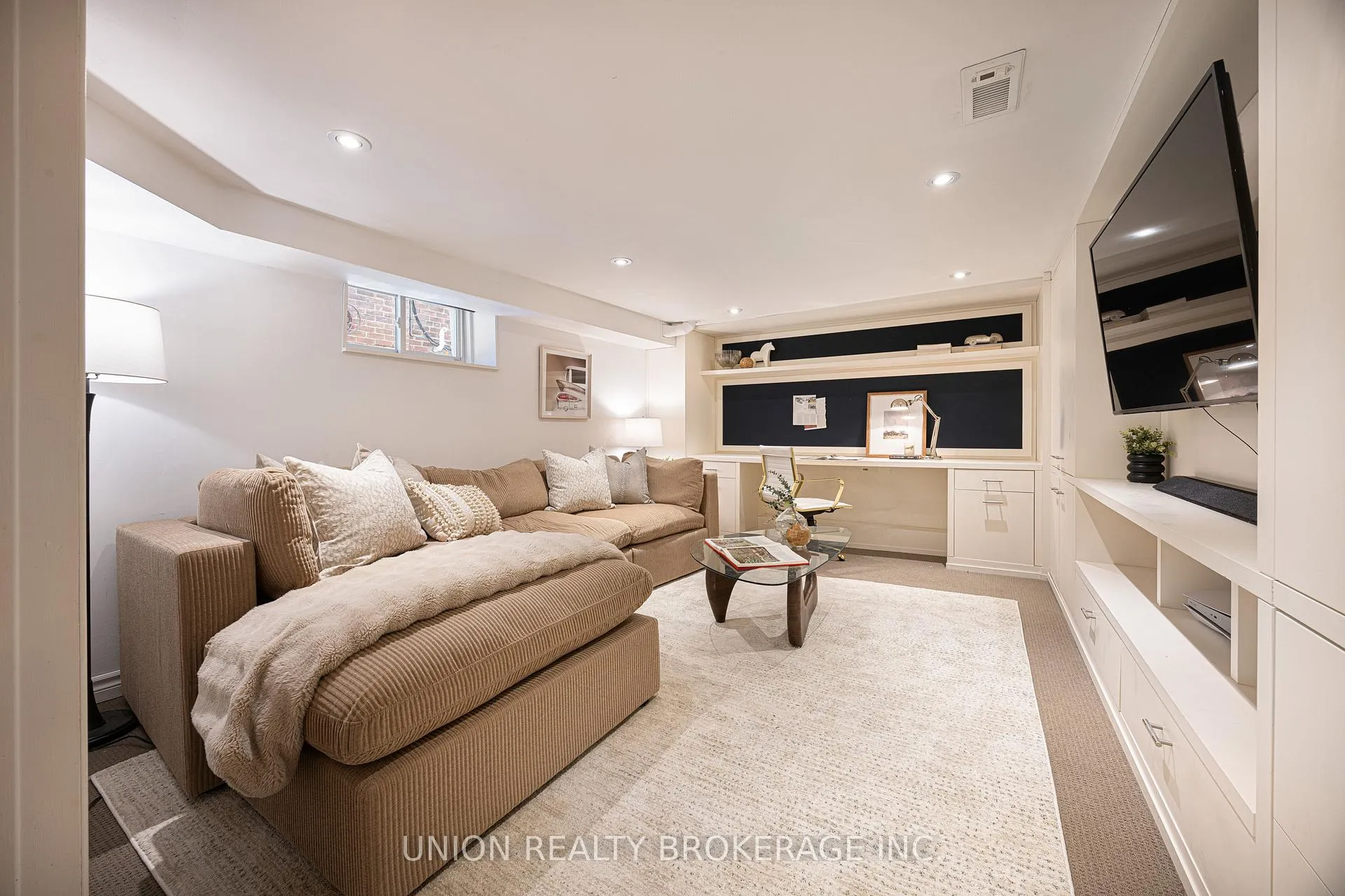 Photo 17 of 246 Lee Avenue, Toronto, The Beaches — HOMEH