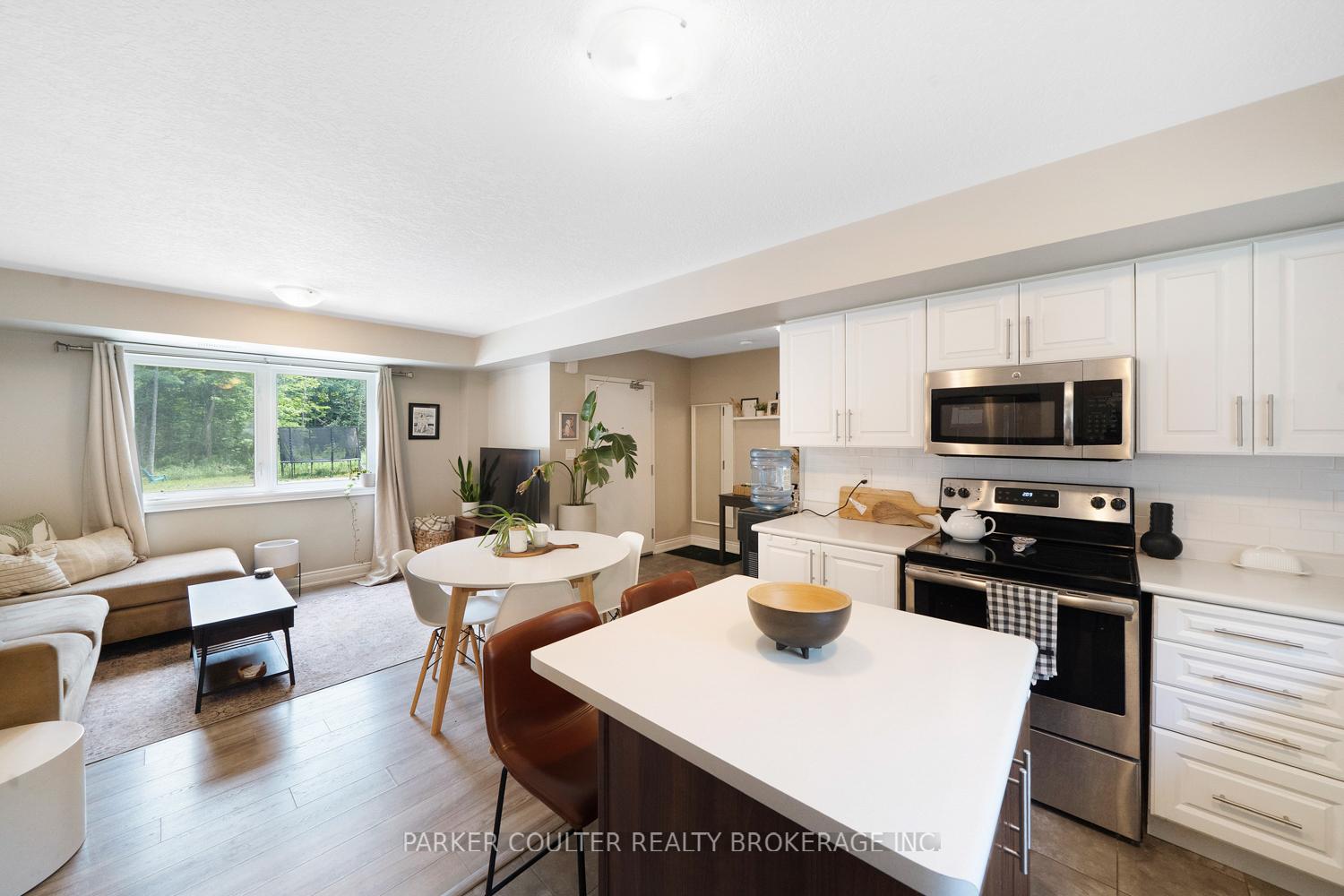 Photo 7 of 640 Mapleview Drive E, Innisfil, Rural Innisfil — HOMEH