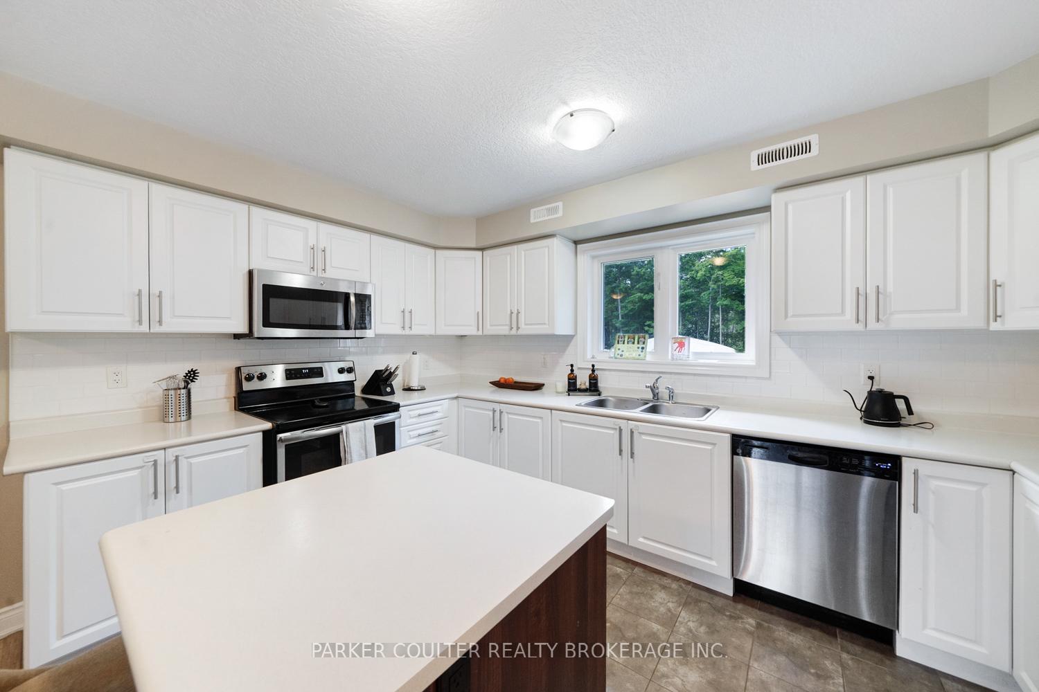 Photo 20 of 640 Mapleview Drive E, Innisfil, Rural Innisfil — HOMEH