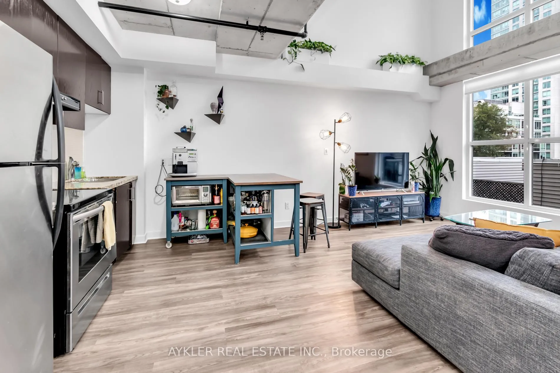 Photo 3 of Unit 405, 10 Wellesley Place, Toronto, North St. James Town — HOMEH