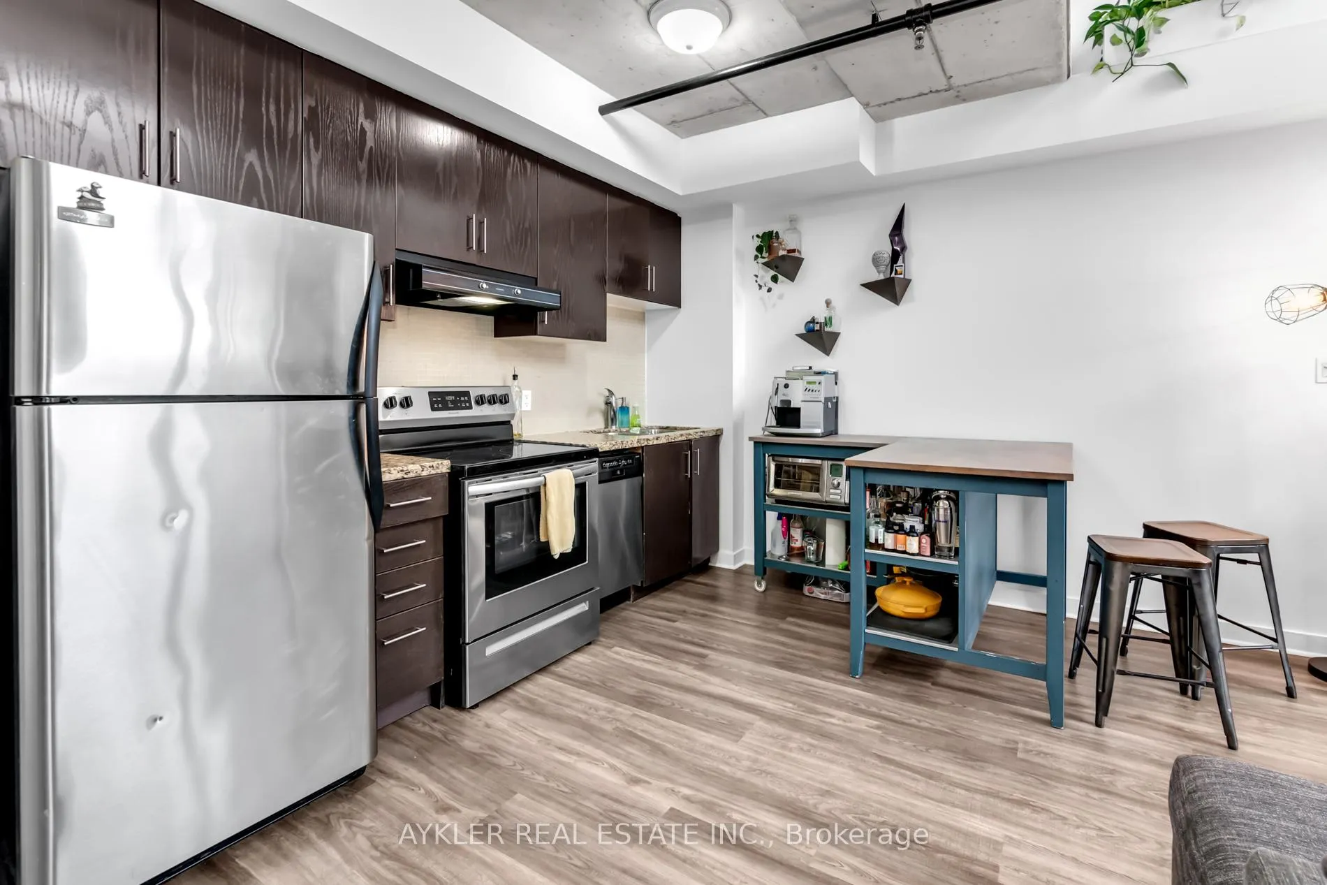 Photo 4 of Unit 405, 10 Wellesley Place, Toronto, North St. James Town — HOMEH