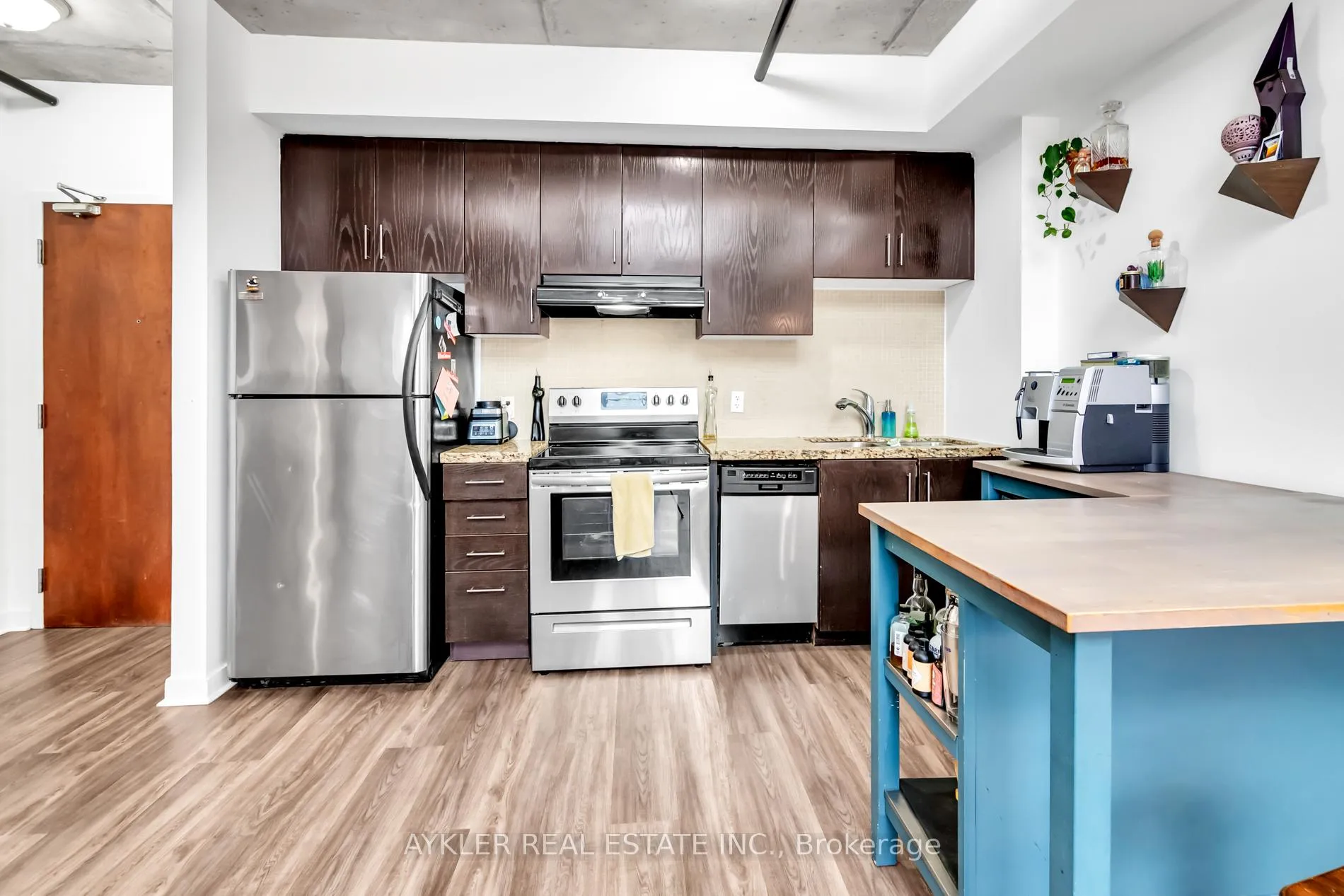 Photo 5 of Unit 405, 10 Wellesley Place, Toronto, North St. James Town — HOMEH