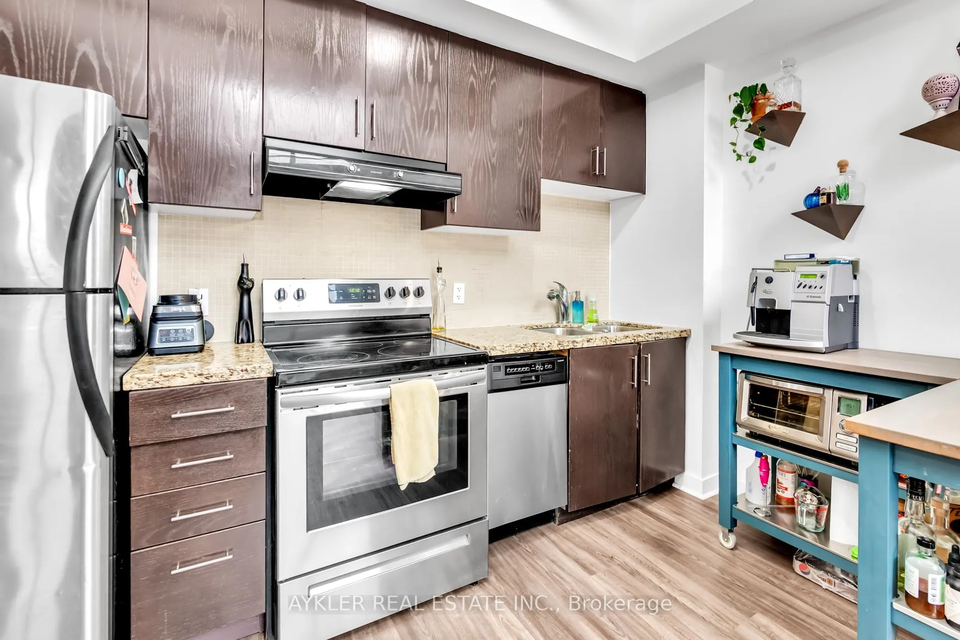 Photo 6 of Unit 405, 10 Wellesley Place, Toronto, North St. James Town — HOMEH