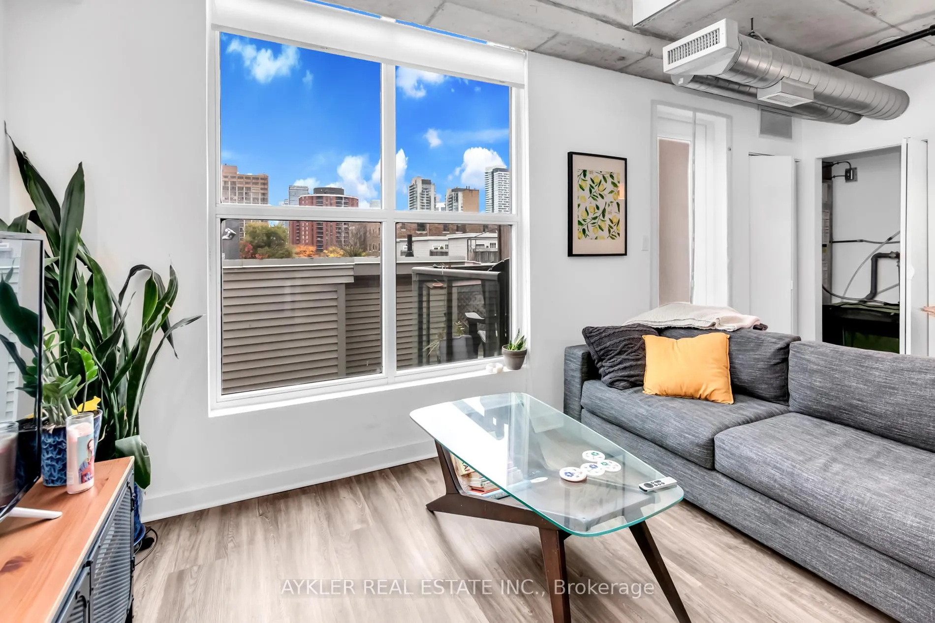 Photo 9 of Unit 405, 10 Wellesley Place, Toronto, North St. James Town — HOMEH