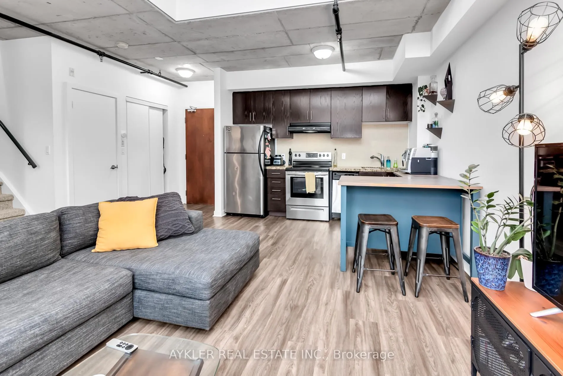 Photo 10 of Unit 405, 10 Wellesley Place, Toronto, North St. James Town — HOMEH