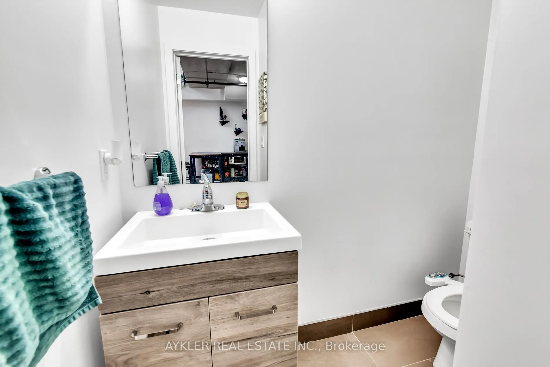 Photo 14 of Unit 405, 10 Wellesley Place, Toronto, North St. James Town — HOMEH