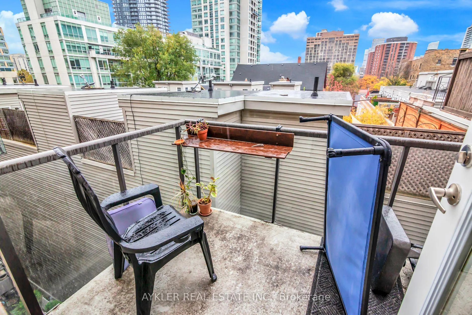 Photo 15 of Unit 405, 10 Wellesley Place, Toronto, North St. James Town — HOMEH